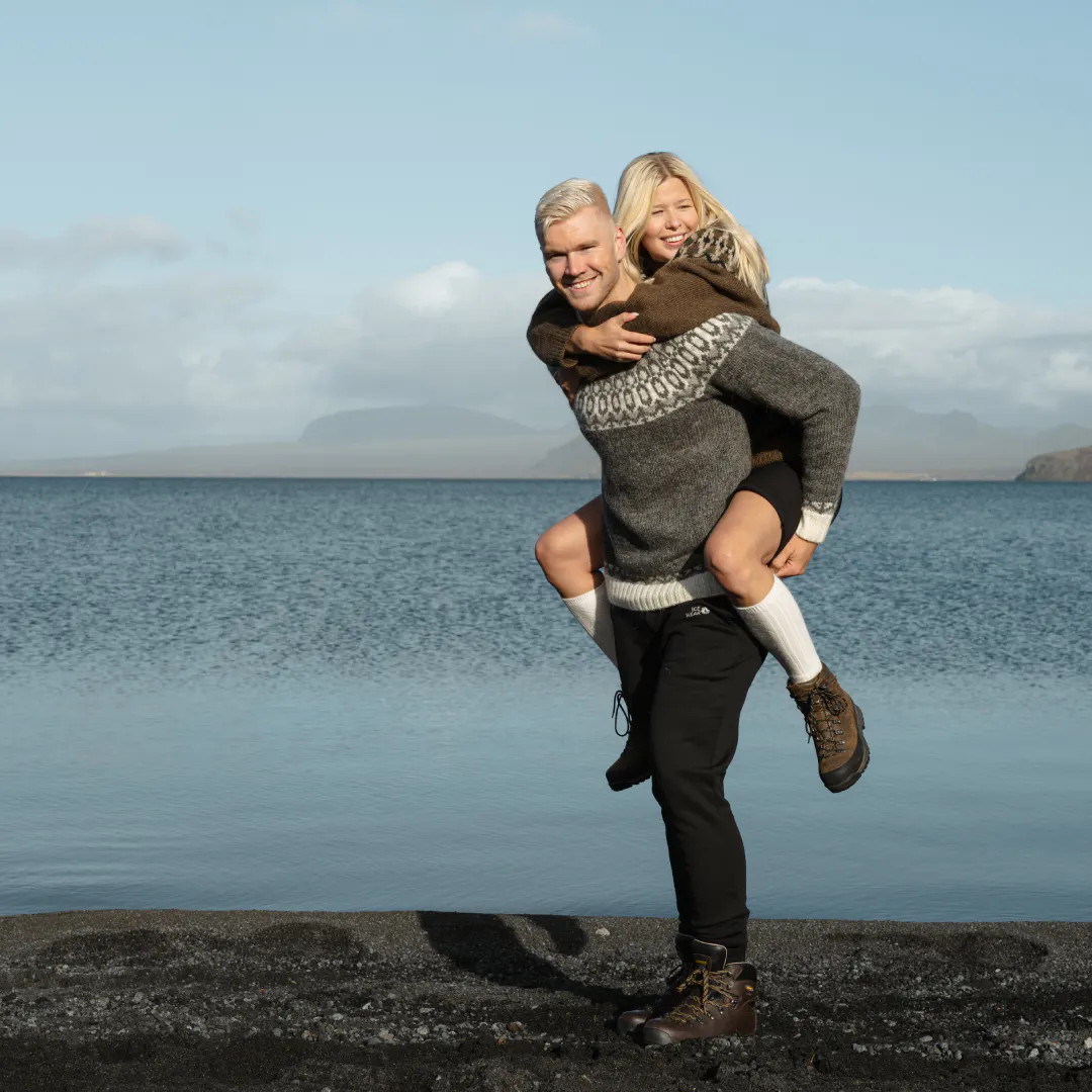 Glückliches Paar am Strand