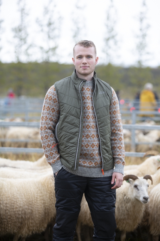 rettir-sheep-gathering-iceland-wool-sweater_6999.jpeg