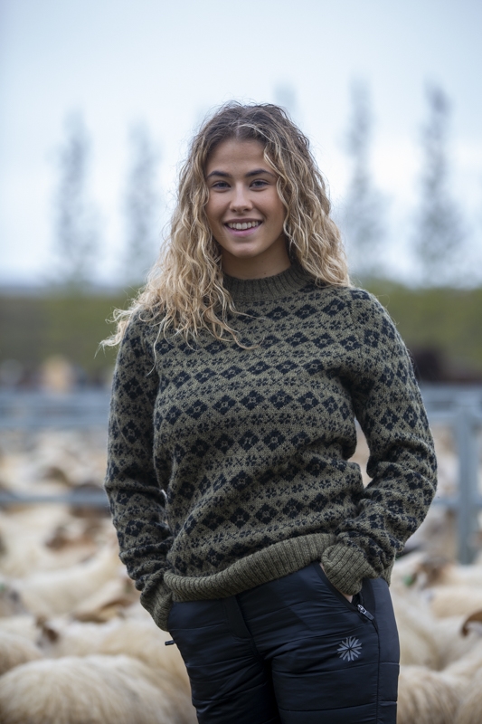 rettir-sheep-gathering-iceland-wool-sweater_6694.jpeg