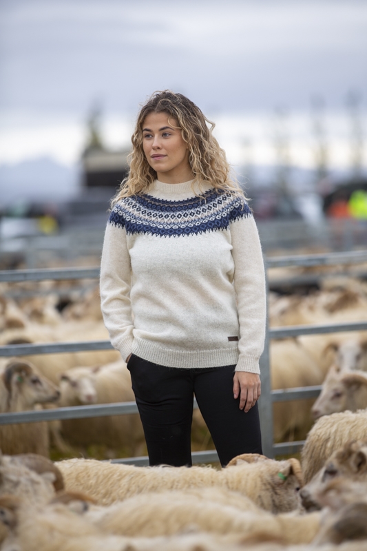 rettir-sheep-gathering-iceland-wool-sweater_6428.jpeg