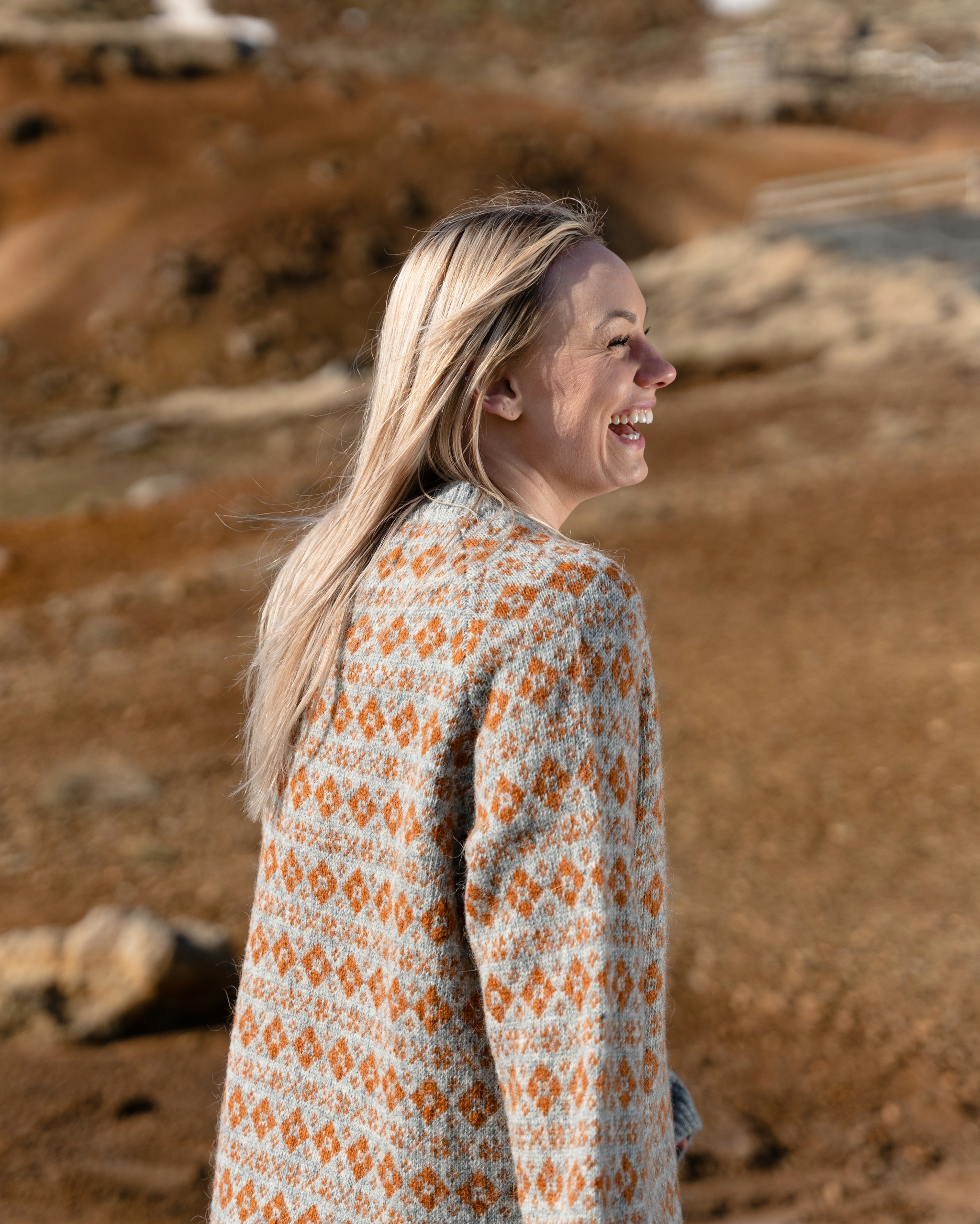 iceland-woman-wool-sweater_25.jpeg
