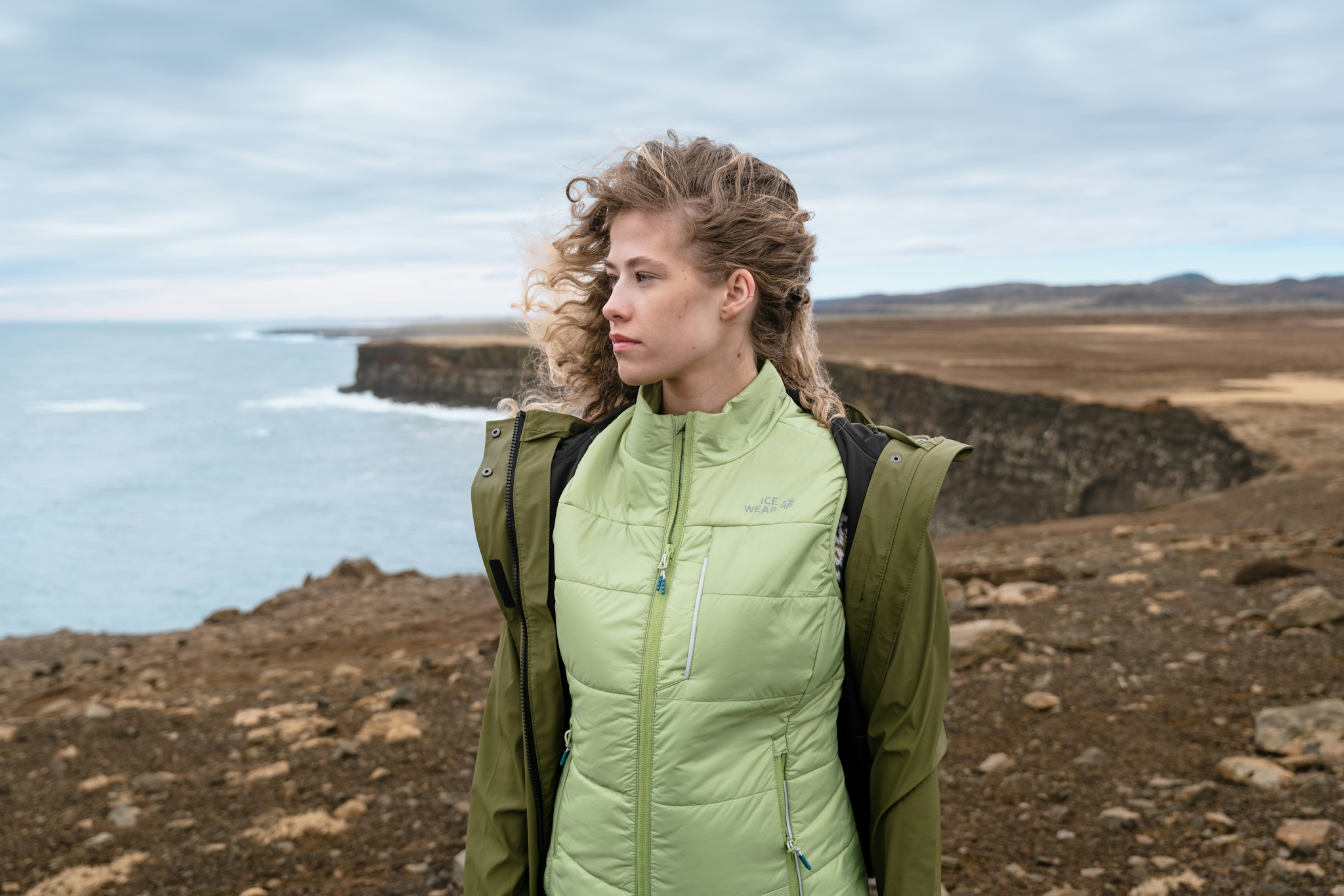 iceland-2-outdoor-coast-green-clothing_62.jpeg