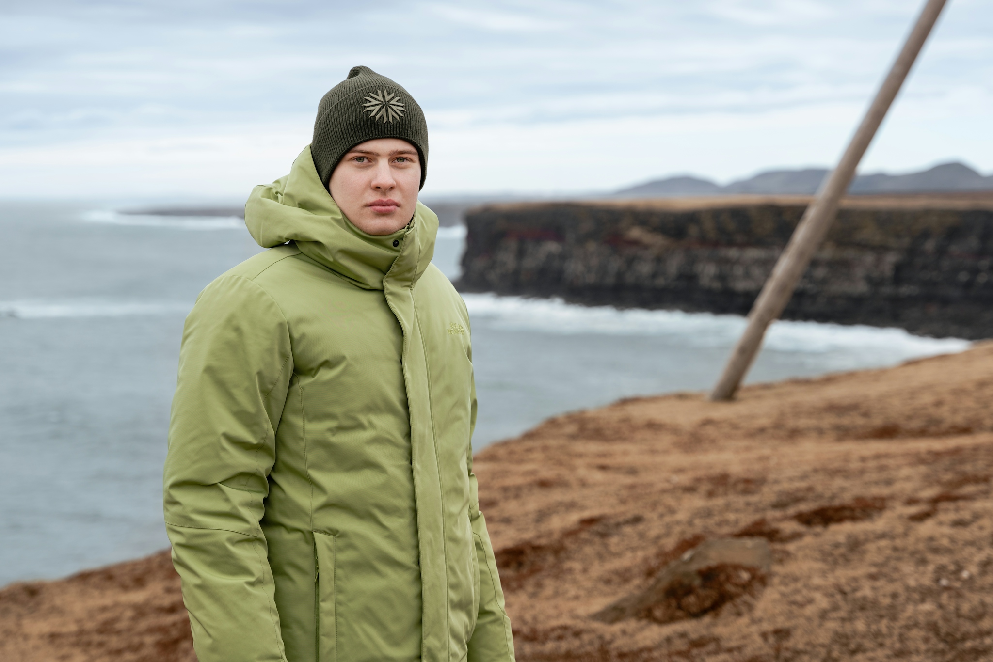 iceland-2-outdoor-coast-green-clothing_66.jpeg
