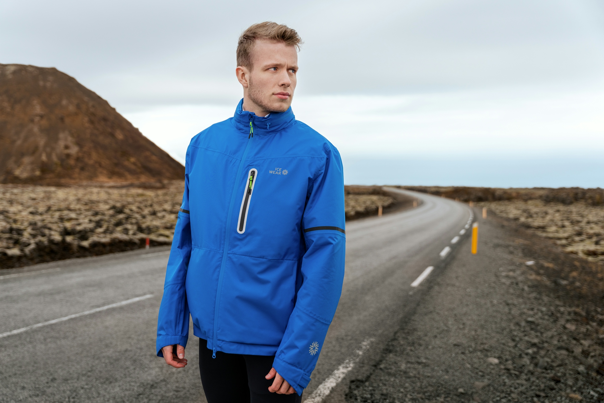 iceland-2-running-outfit-man-blue-jacket_77.jpeg