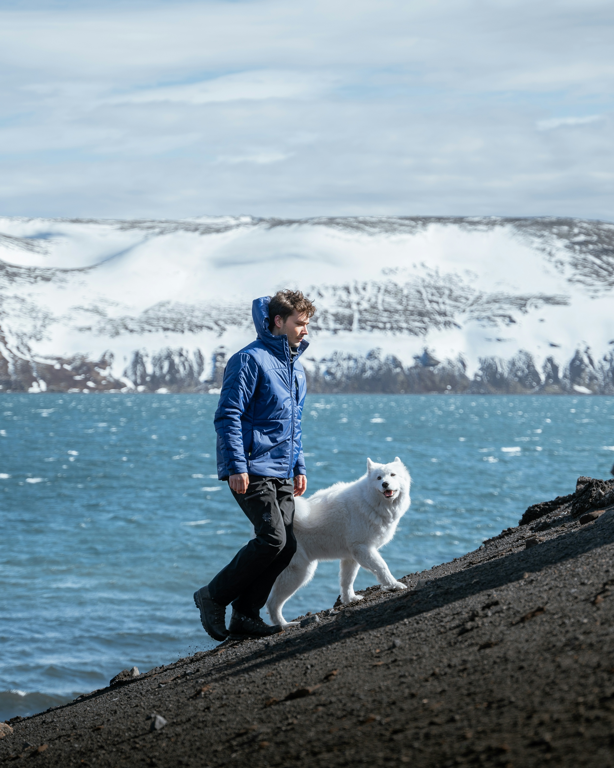 iceland-2-outdoor-man-blue-jacket_39.jpeg