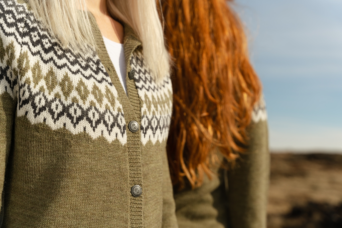 woman-iceland-wool-green-traditional-sweater_11.jpeg