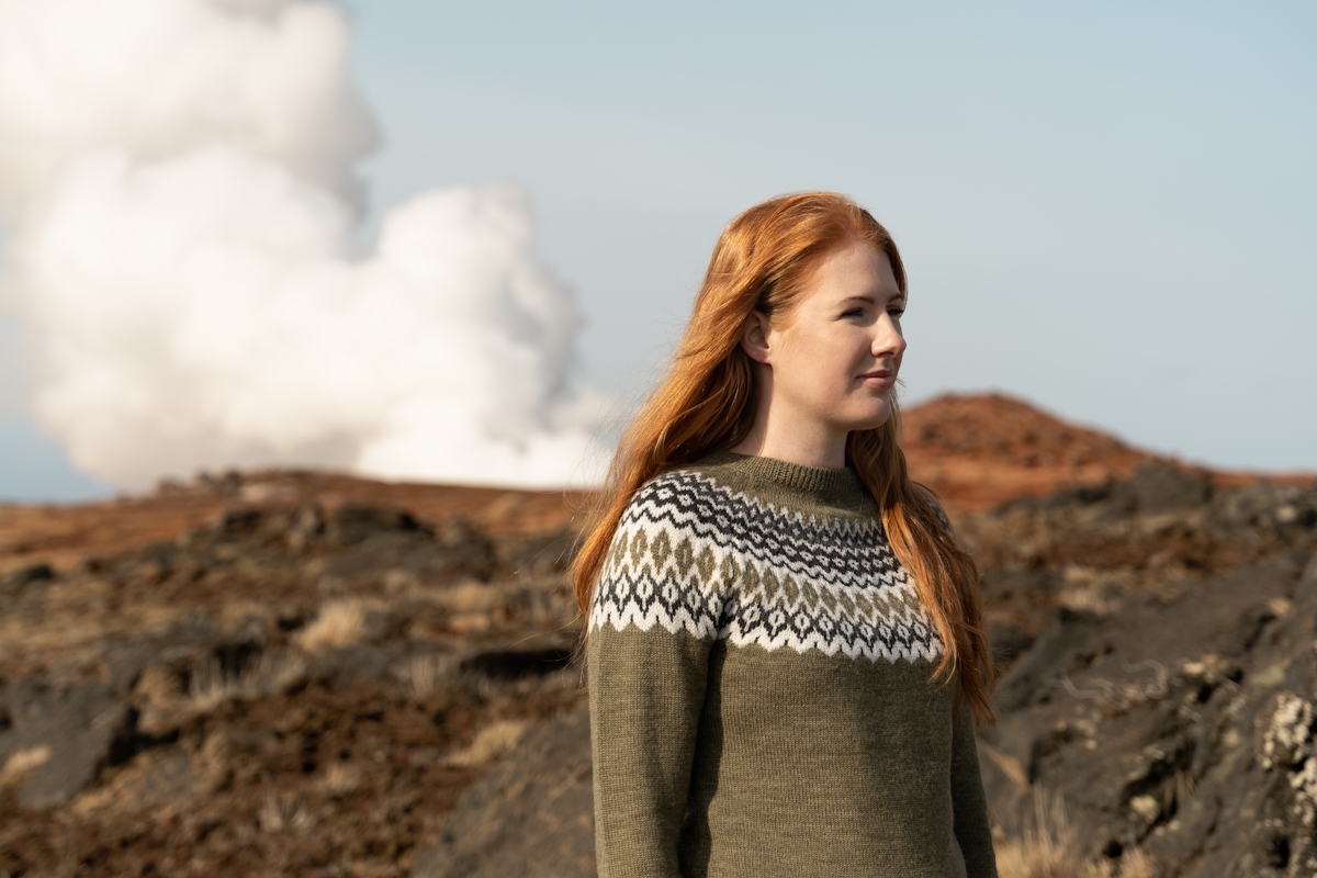 woman-iceland-wool-green-traditional-sweater_12.jpeg