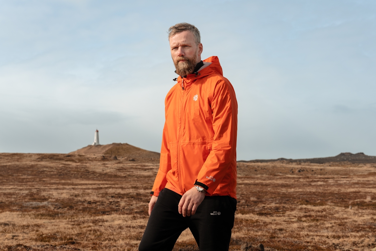 iceland-man-orange-windjacket-27.jpeg