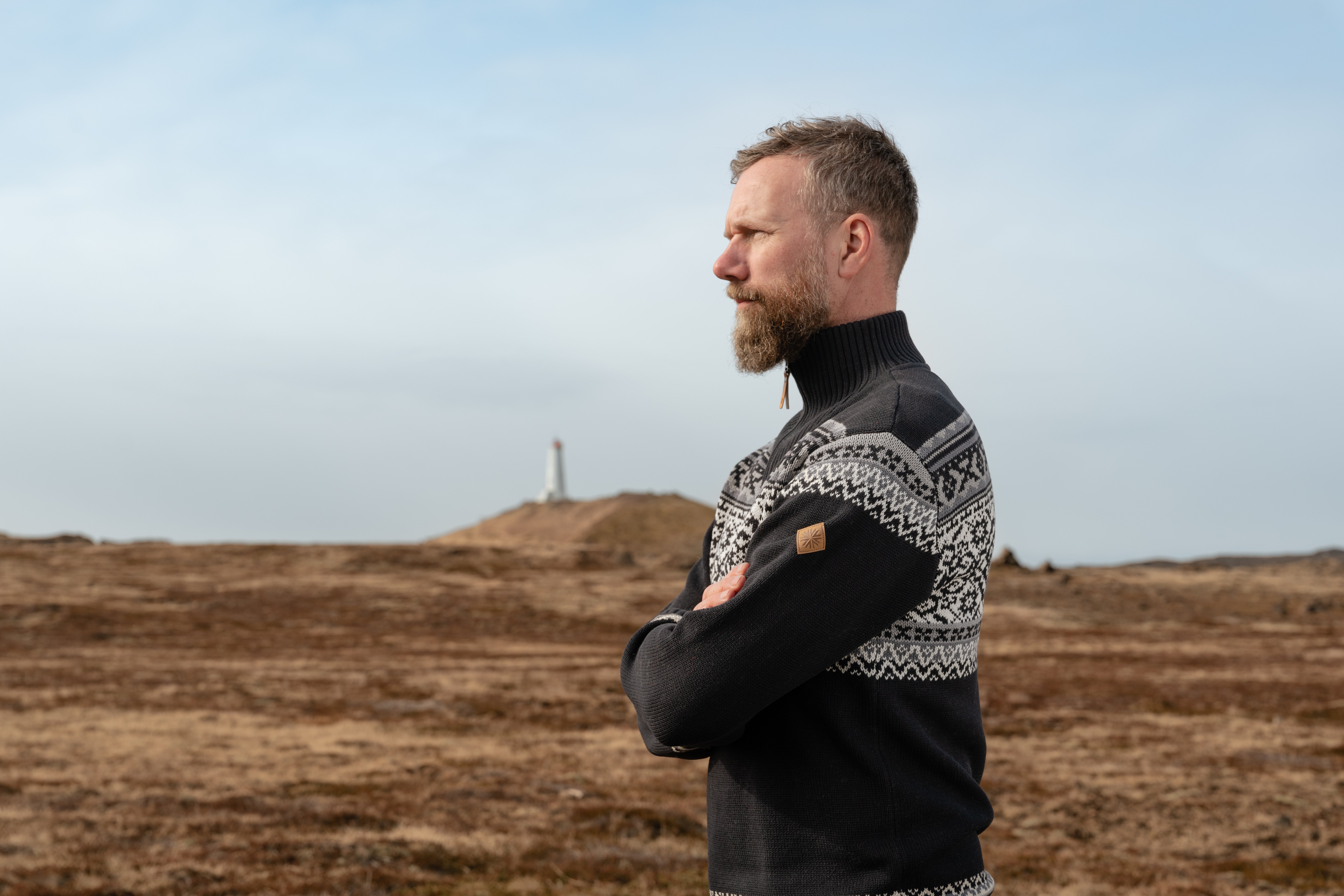 Un homme sur le terrain portant un pull de style norvégien d’Icewear