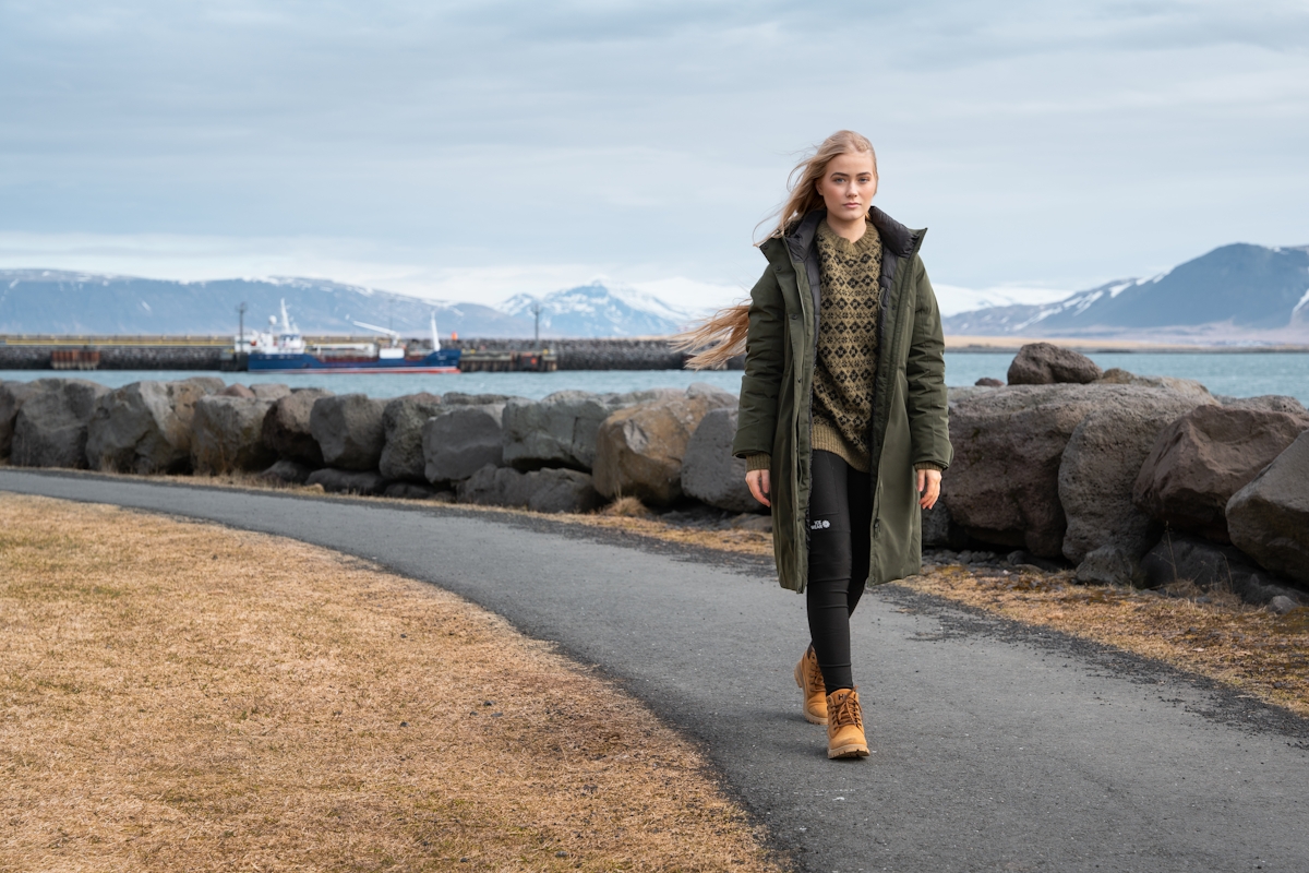 iceland-3-coast-woman-green-wool-sweater-parka_2.jpeg