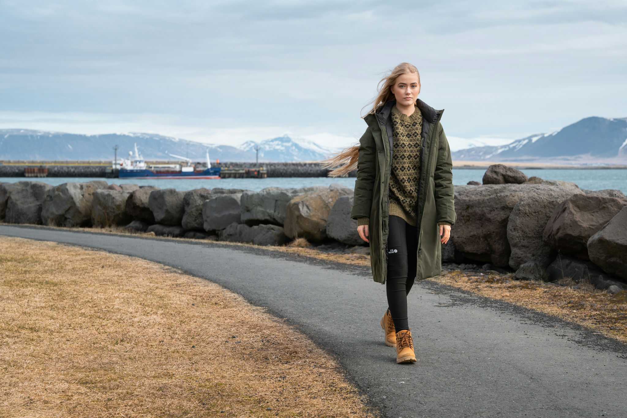 iceland-3-coast-woman-green-wool-sweater-parka_2.jpeg