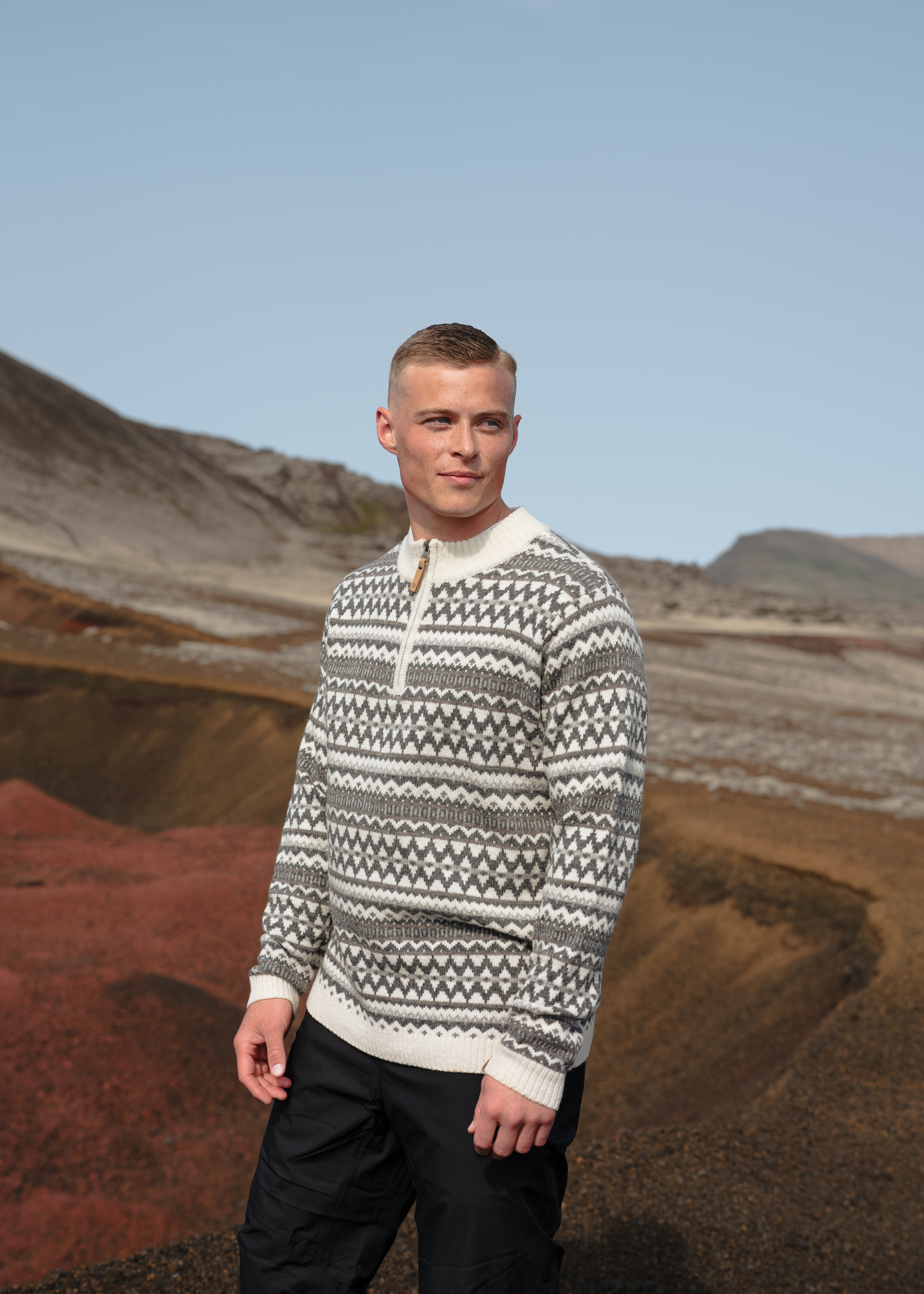 Pull en laine à motifs nordiques traditionnels Miðfjall