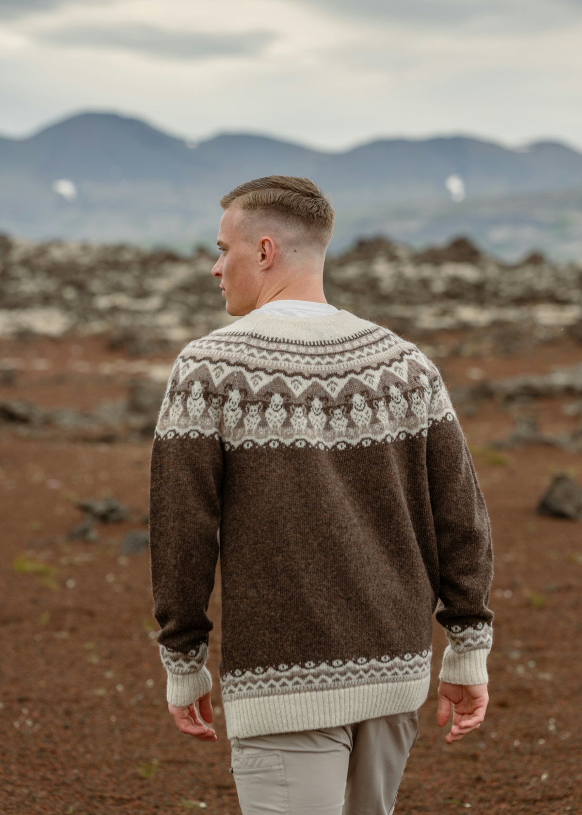 iceland-man-sheep-traditional-wool-sweater_214.jpeg
