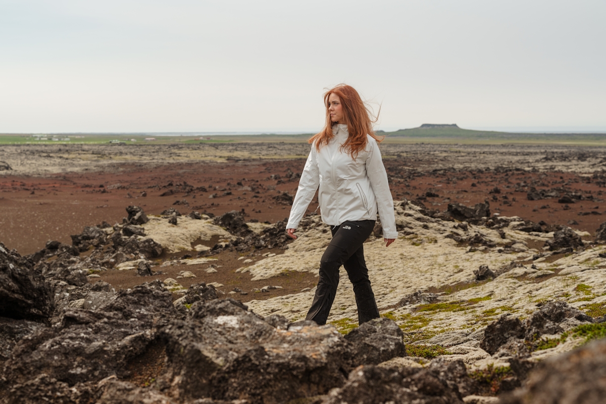 iceland-woman-outdoor-clothing_53.jpeg