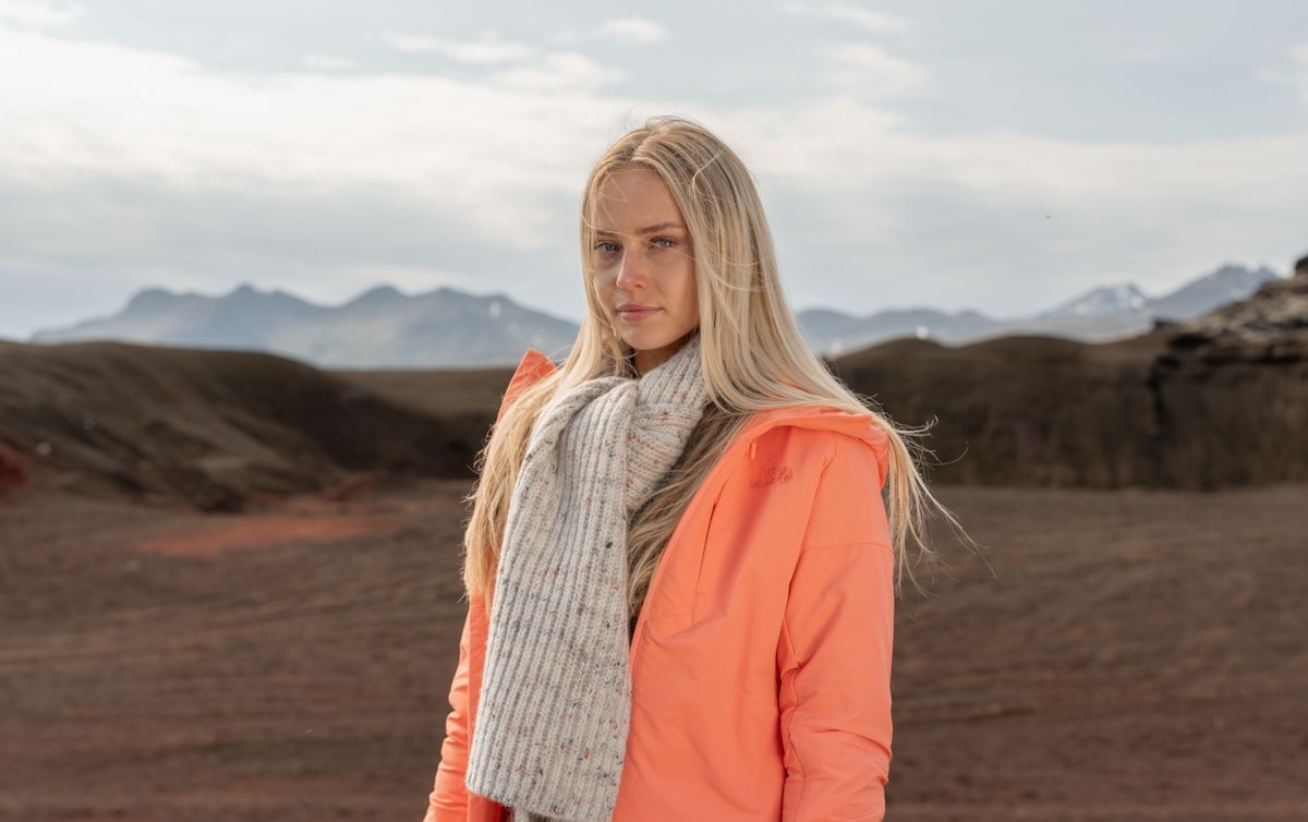 iceland-woman-pink-outdoor-jacket_150.jpeg
