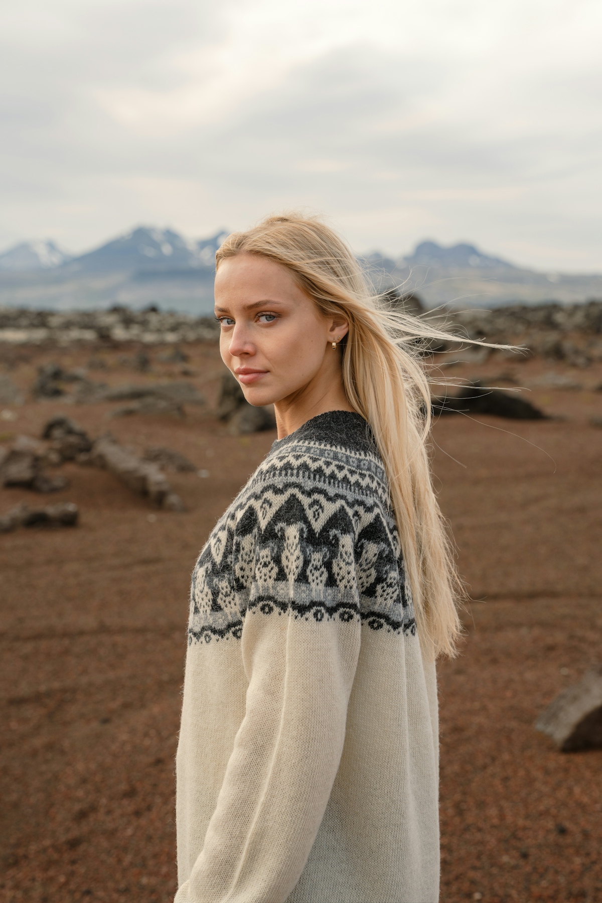 iceland-woman-wool-sweater-sheep_177.jpeg