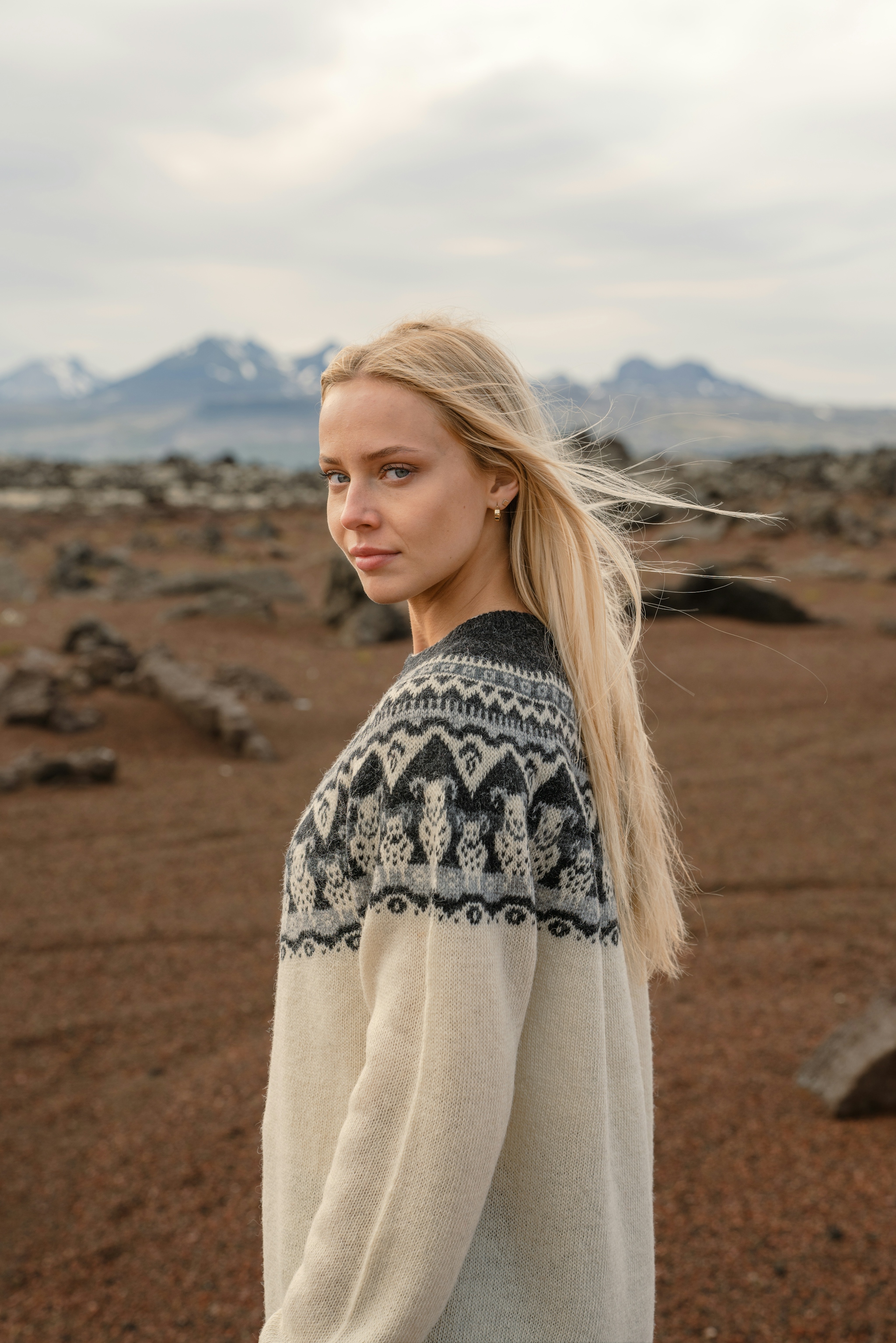 iceland-woman-wool-sweater-sheep_177.jpeg