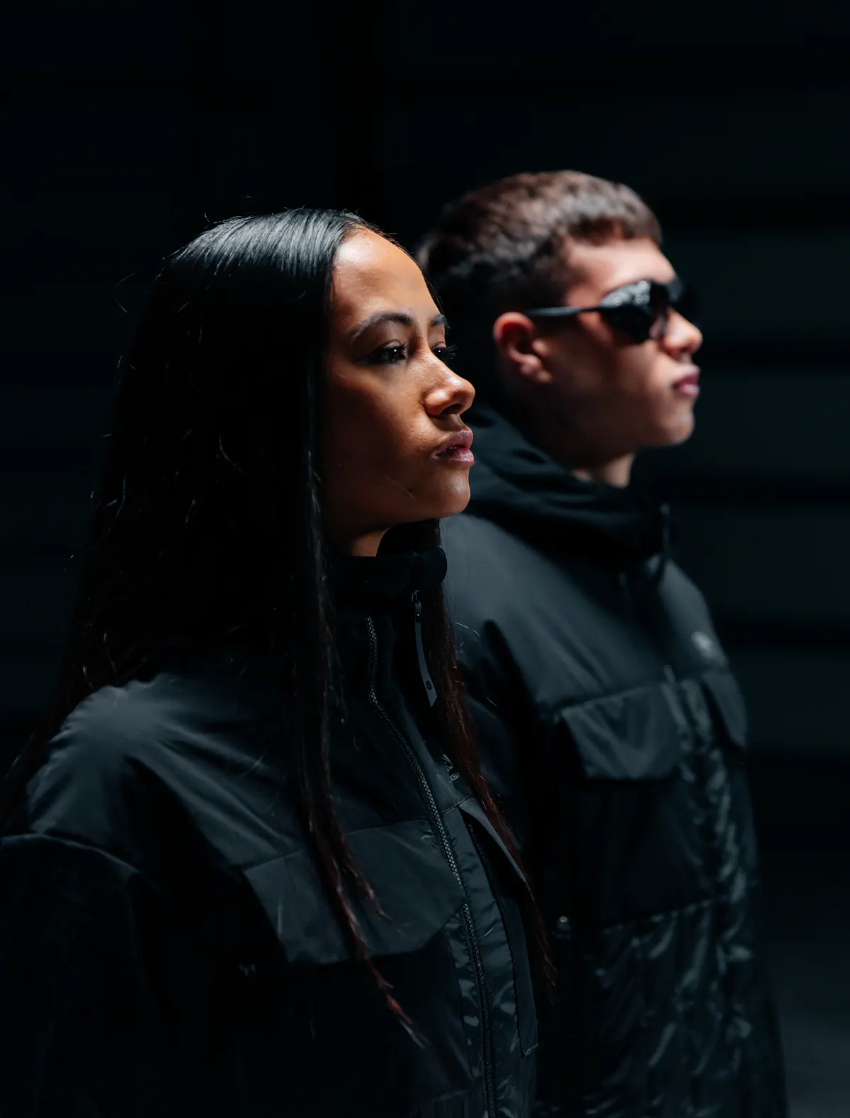 Paar in schwarzem Schafskleid, kommerzielles Bild