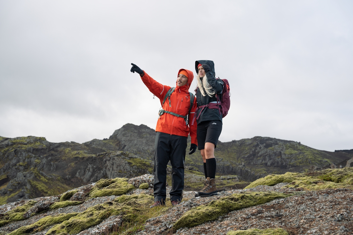 iceland-couple-hiking_44.jpeg