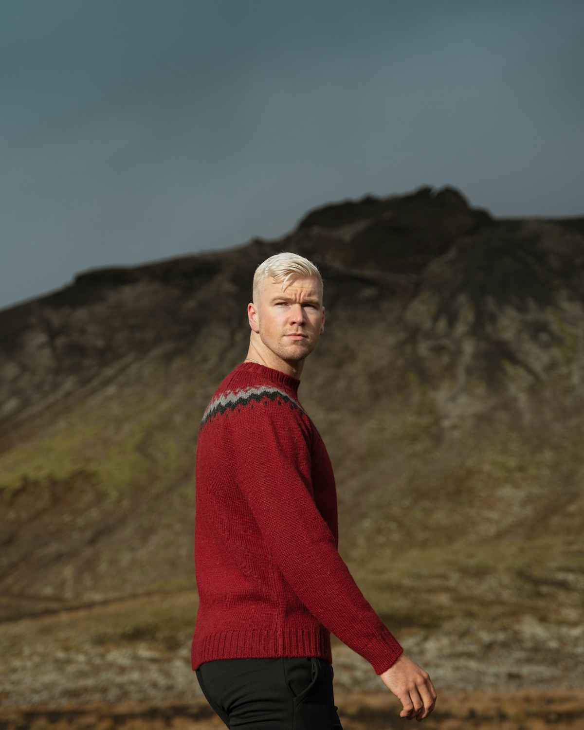 iceland-man-red-traditional-wool-sweater_18.jpeg