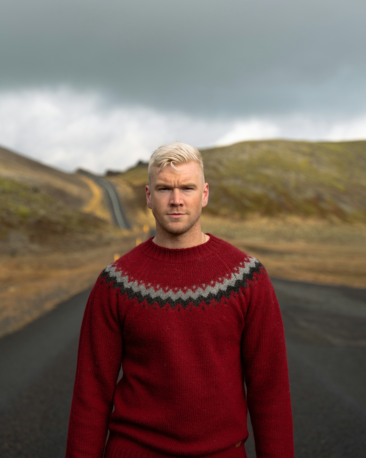 iceland-man-red-traditional-wool-sweater_17.jpeg