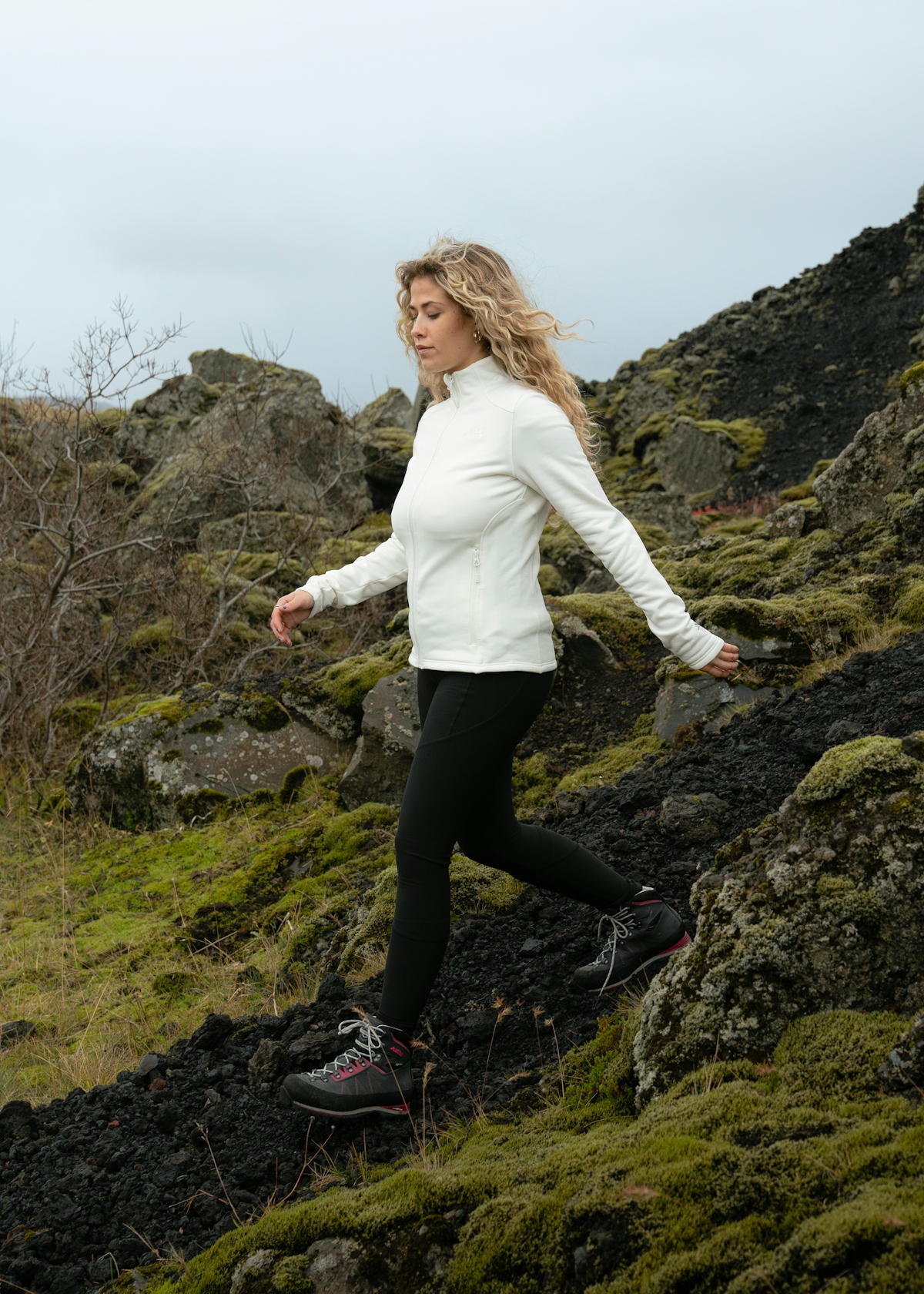 iceland-moss-rocks-women-outdoor-clothing-67.jpeg