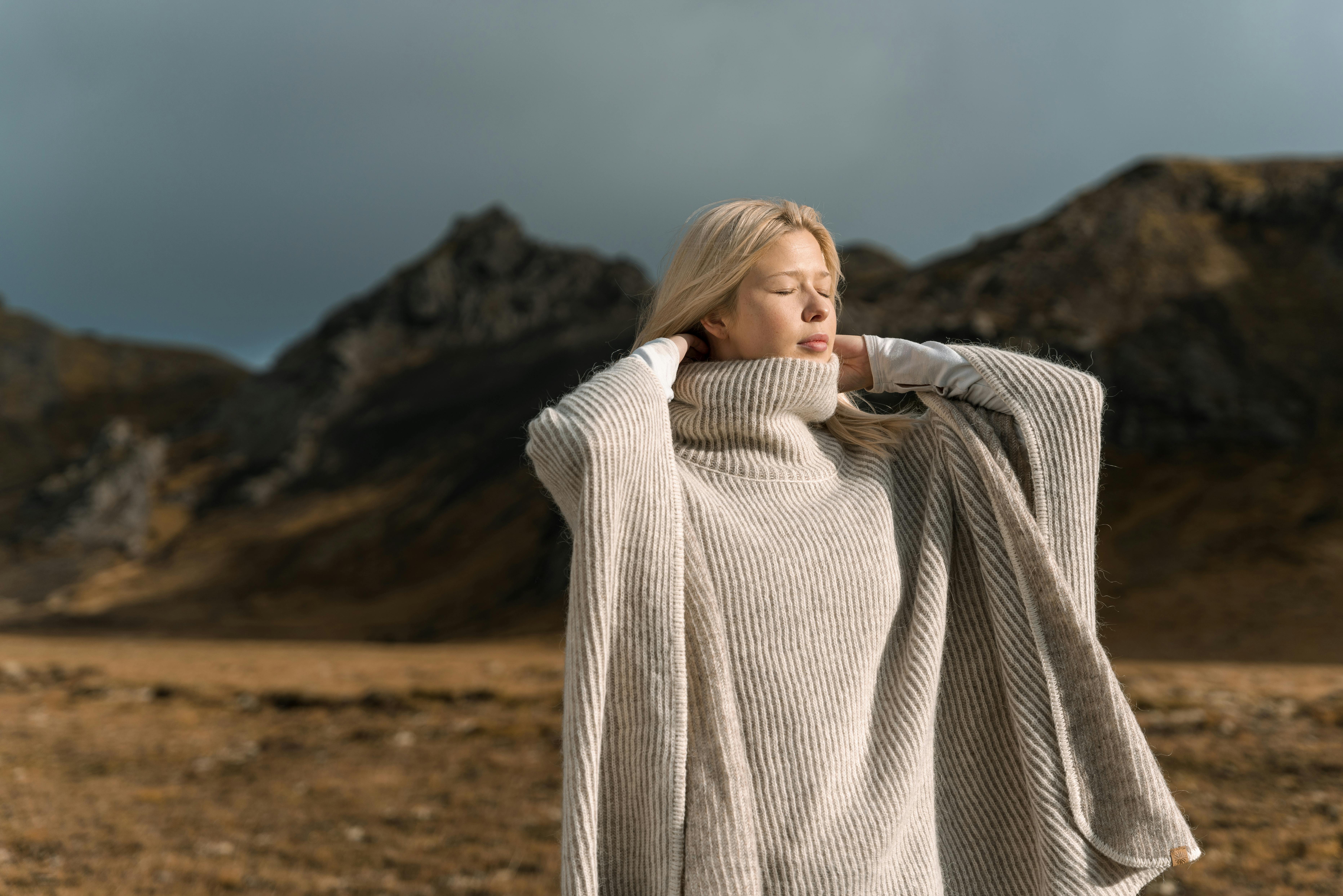woman wearing Icewear ponsjo in Icelandic nature