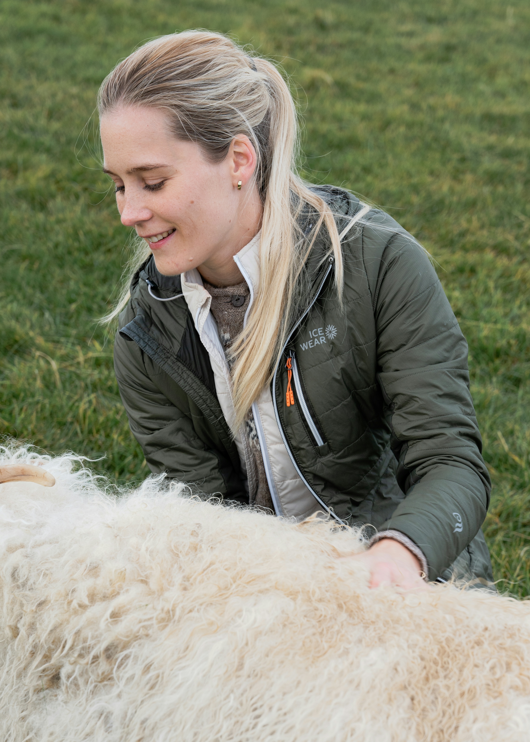 iceland-sheep-wool-winterjacket-grass_21.jpeg