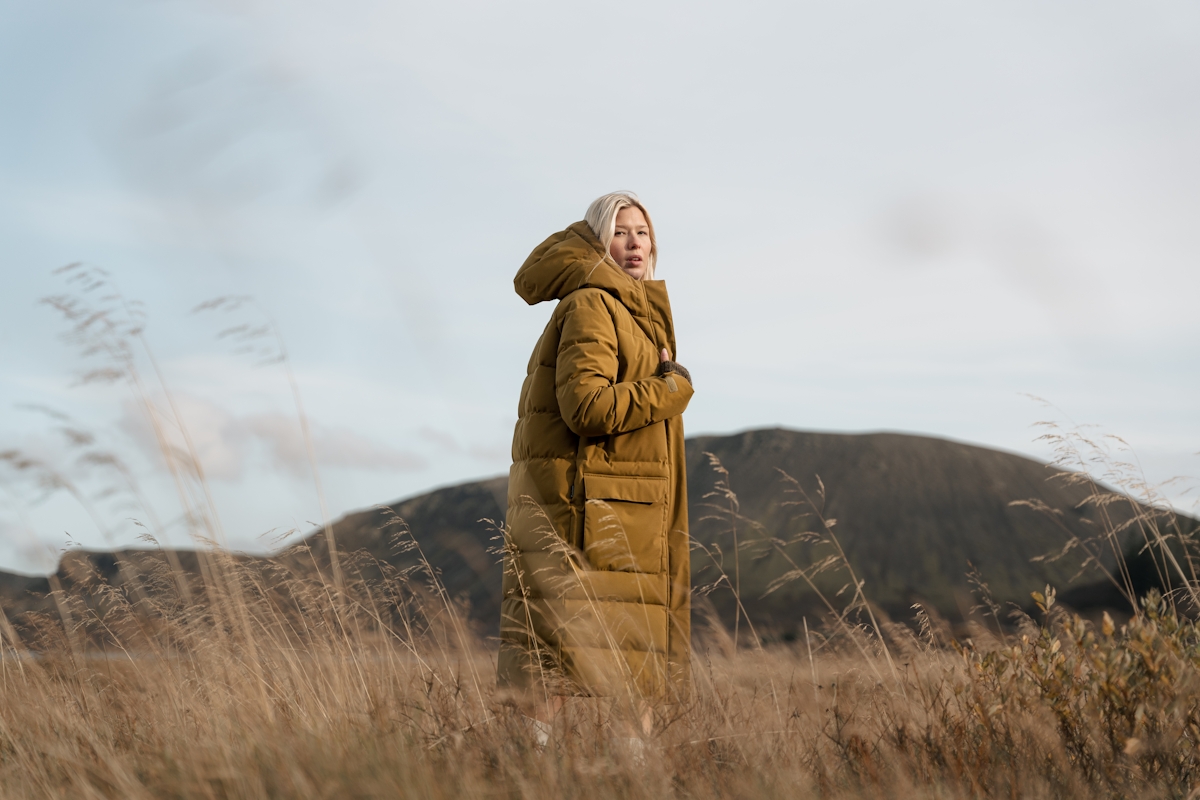 iceland-woman-long-winter-coat_83.jpeg