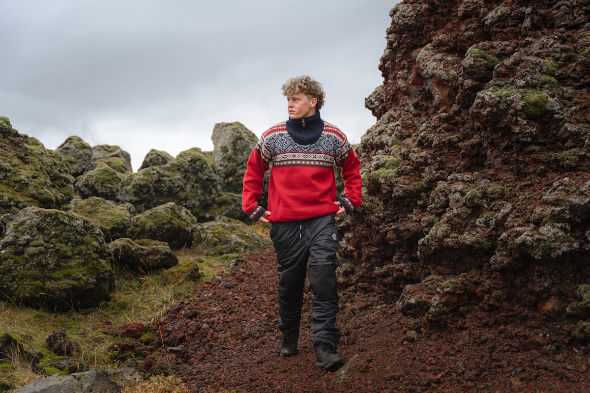 man-red-norwegian-sweater-outdoor-38.jpeg