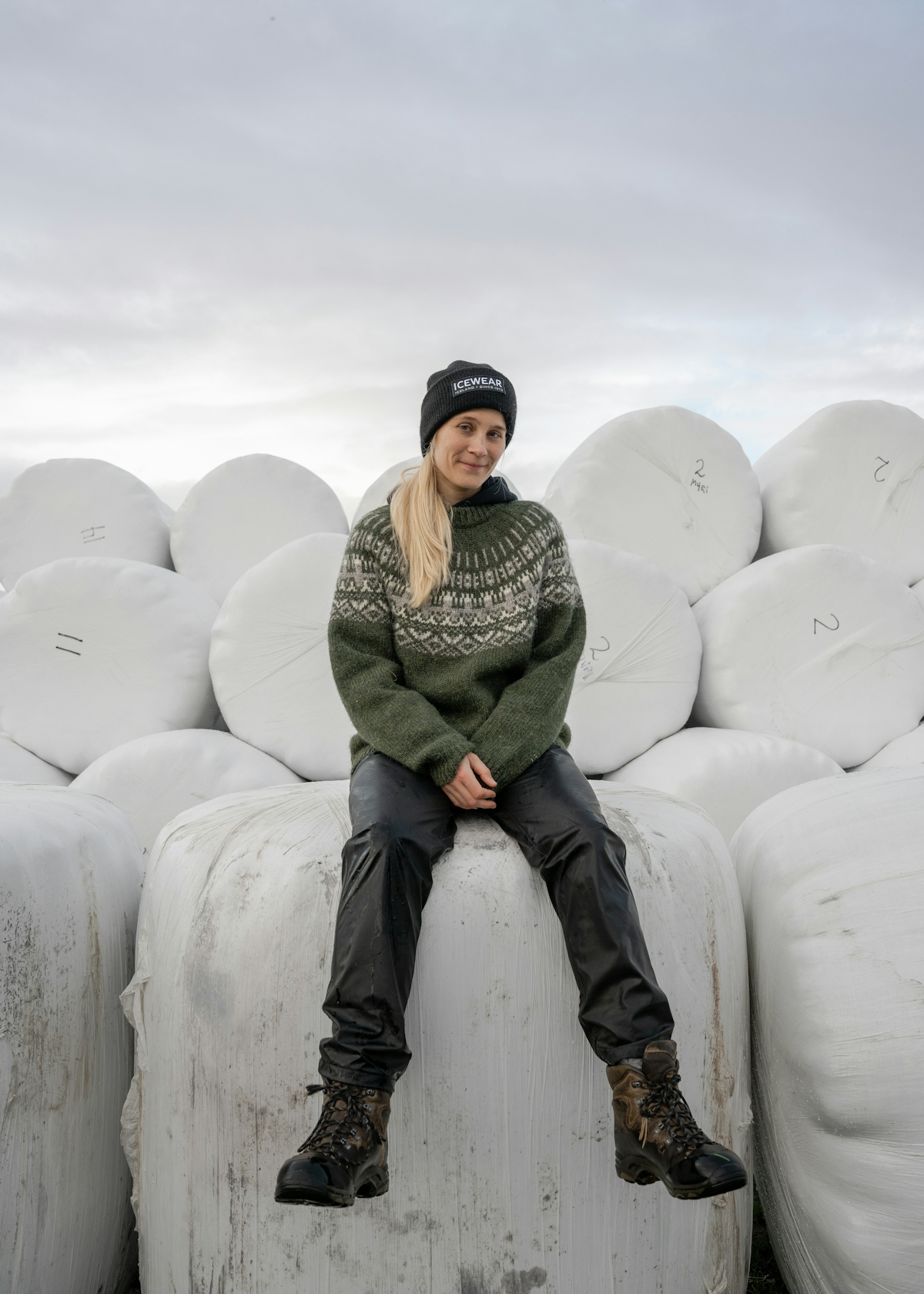 woman-wrapped-haybales-green-wool-icelandic-sweater_30.jpeg