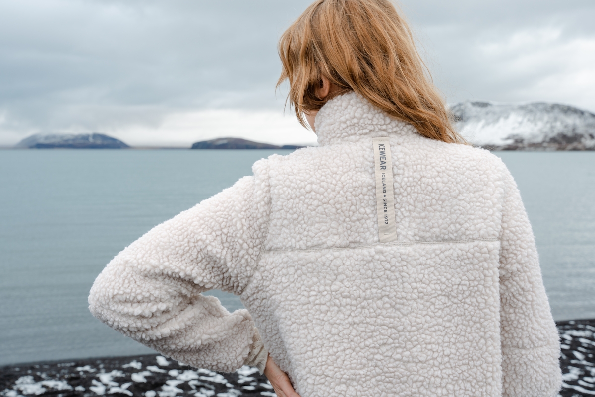 iceland-woman-lake-white-sherpa-coat_26.jpeg