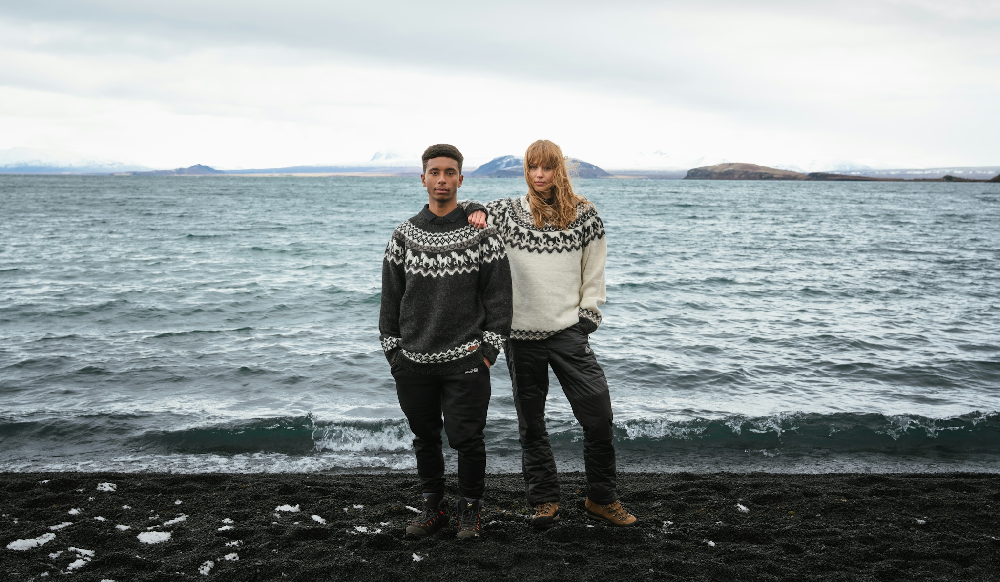 iceland-lake-couple-wool-sweater_50.jpeg