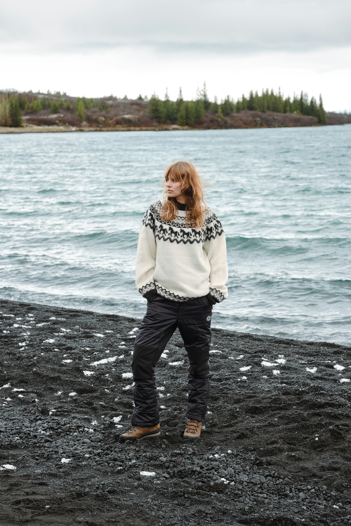 iceland-lake-woman-wool-sweater_49.jpeg