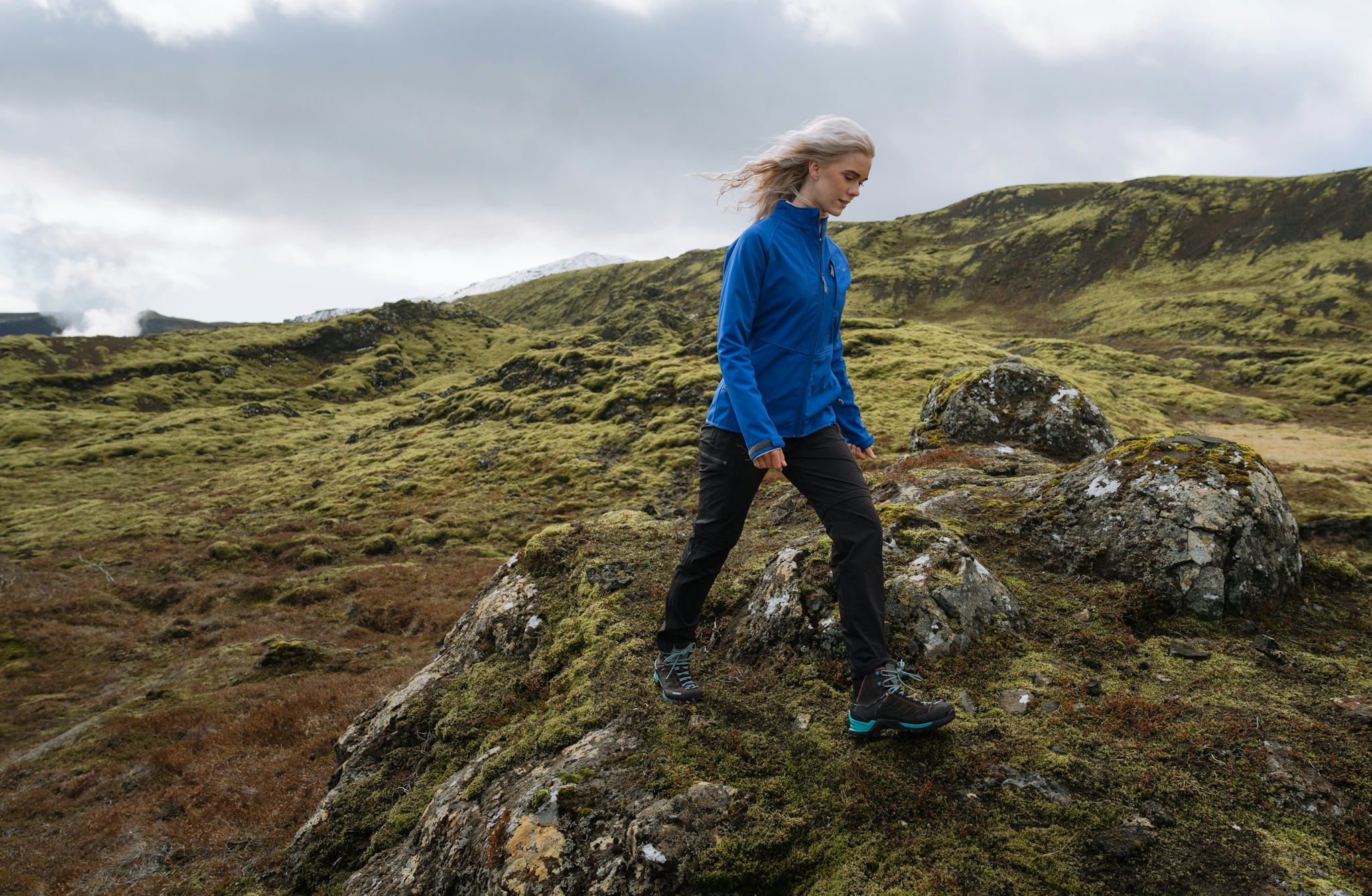 iceland-blond-woman-blue-jacket_80.jpeg