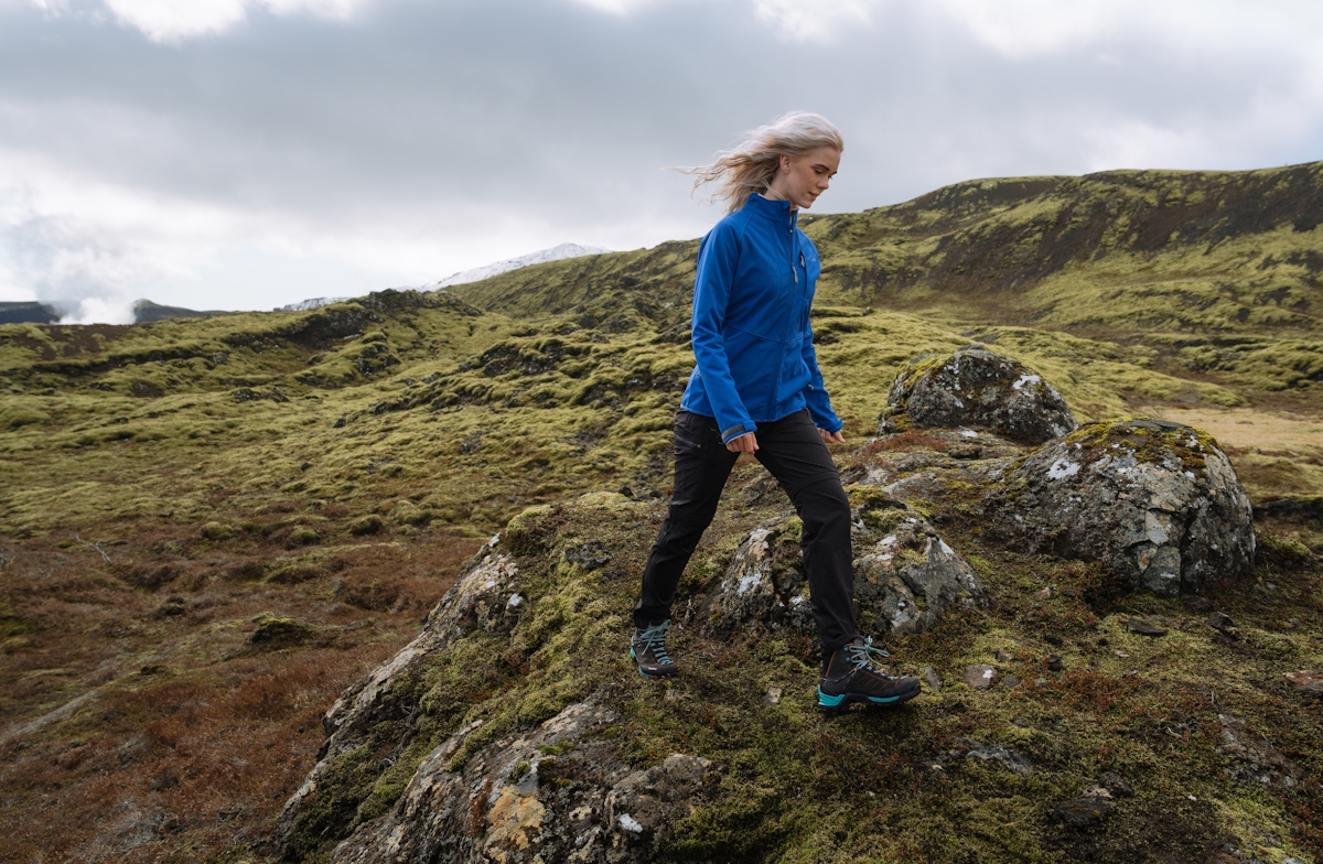 iceland-blond-woman-blue-jacket_80.jpeg