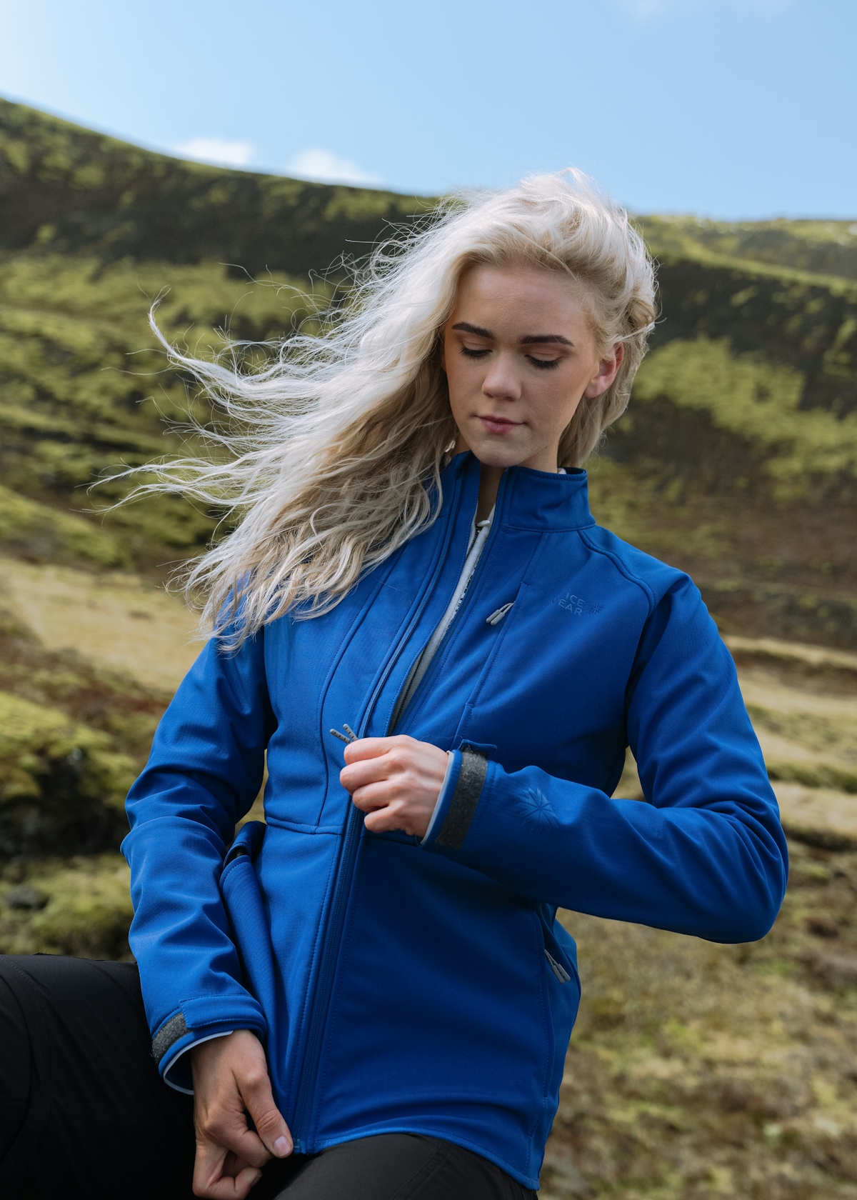 iceland-blond-woman-blue-jacket_83.jpeg