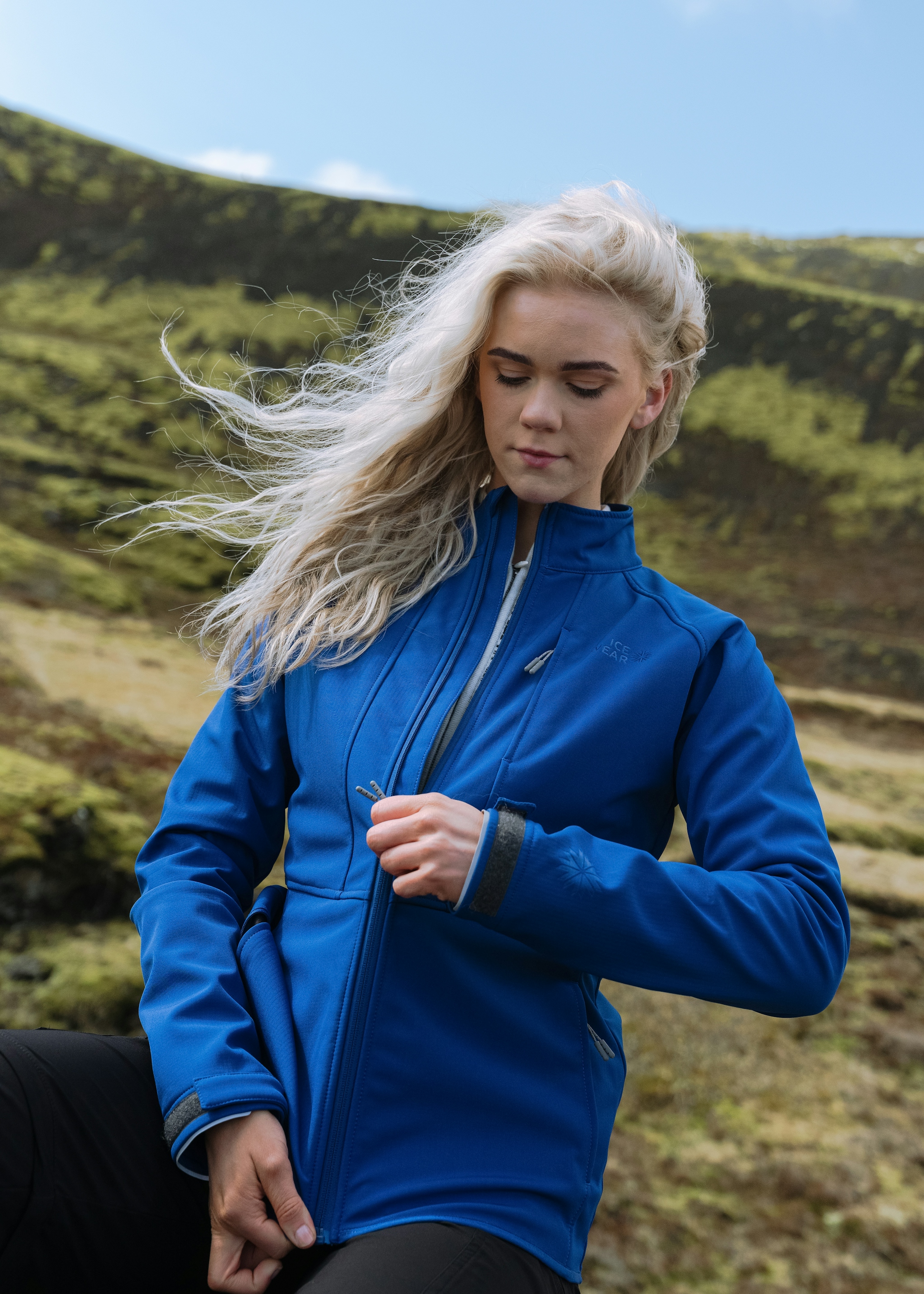 iceland-blond-woman-blue-jacket_83.jpeg