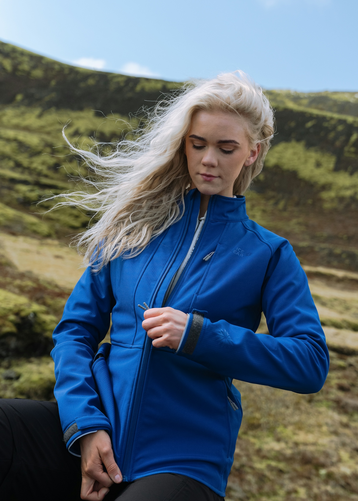 iceland-blond-woman-blue-jacket_83.jpeg