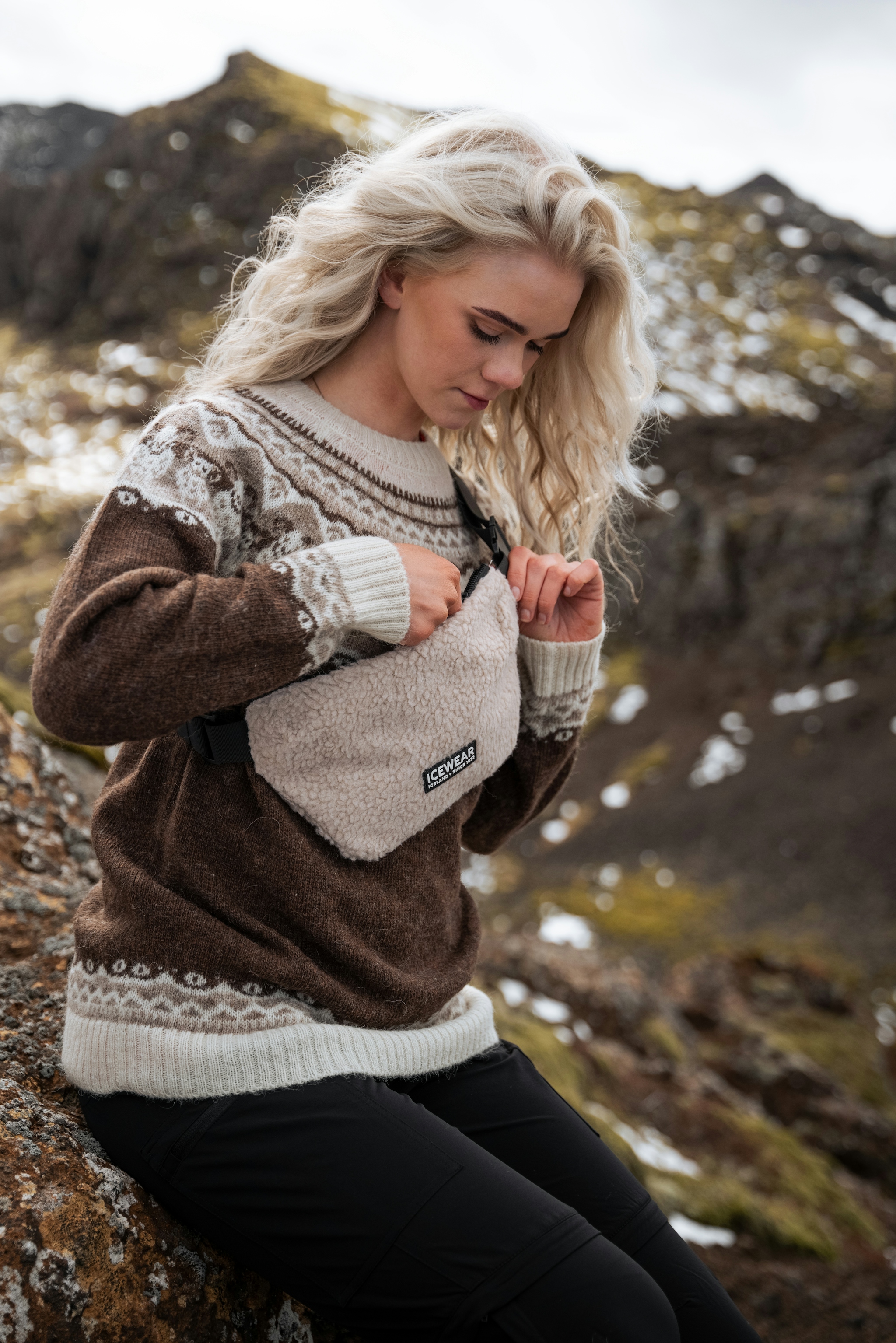iceland-woman-wool-sweater_132-lukka.jpeg