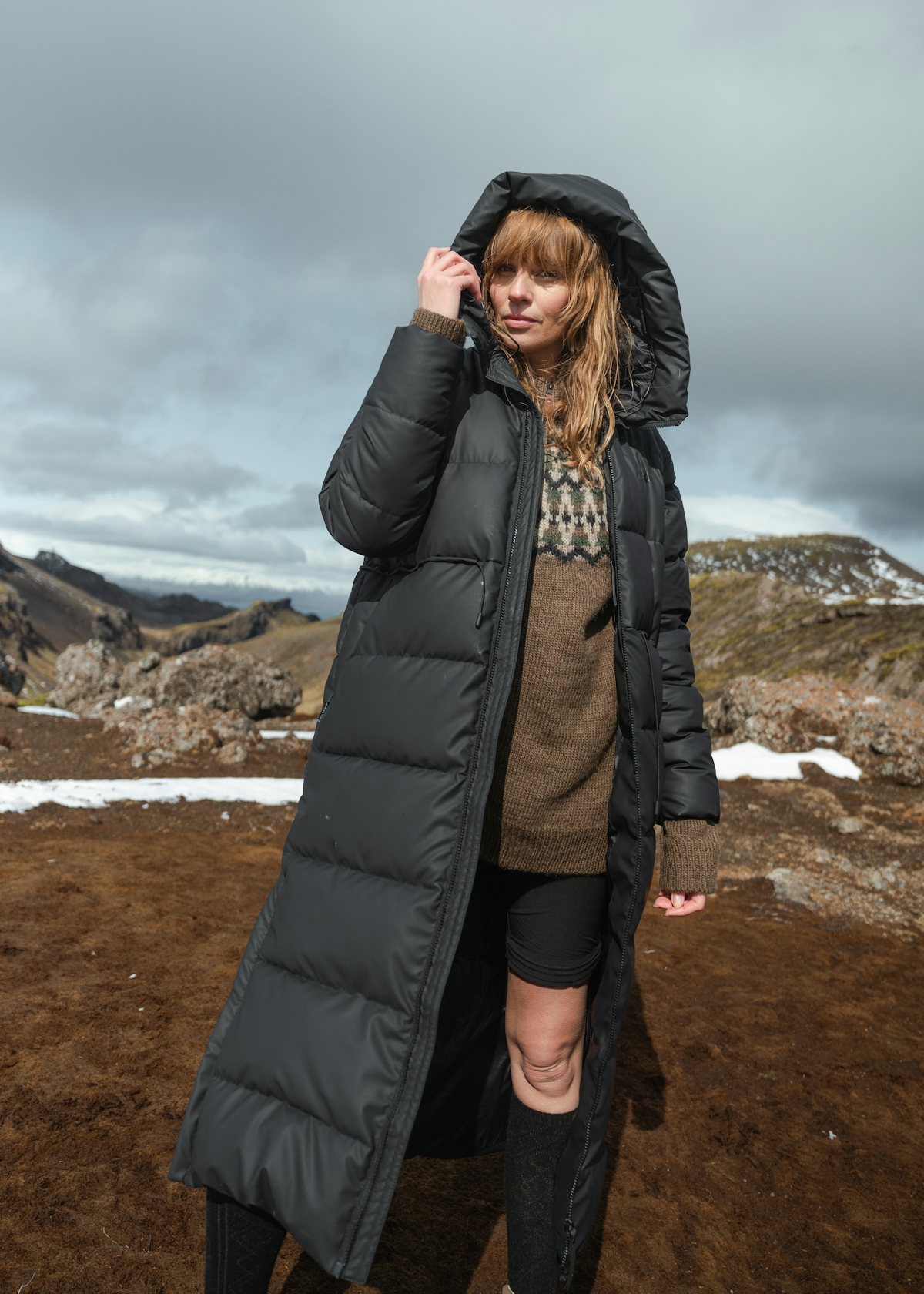 iceland-woman-black-long-parka_159.jpeg