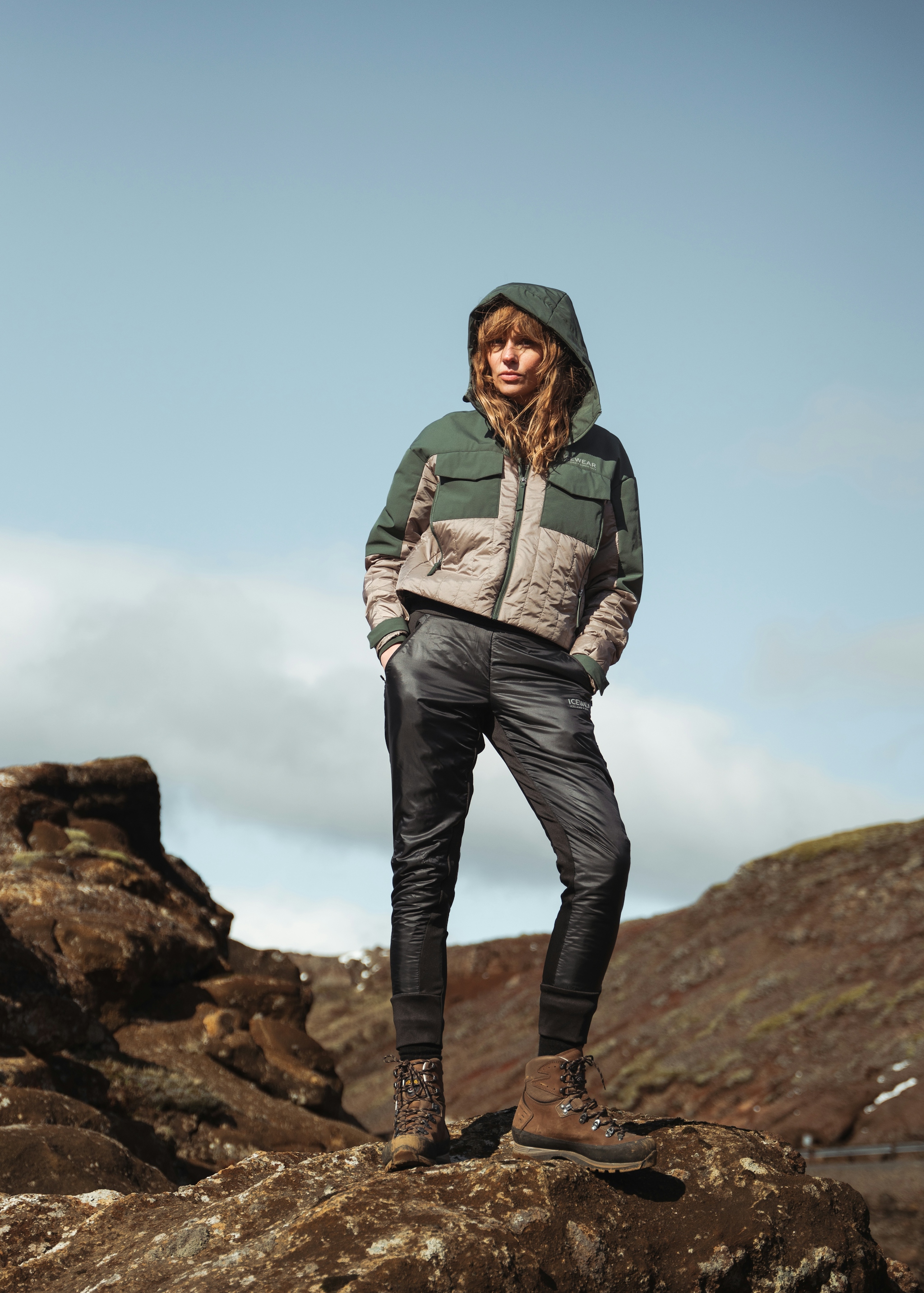 iceland-woman-outdoor-activewear_212.jpeg