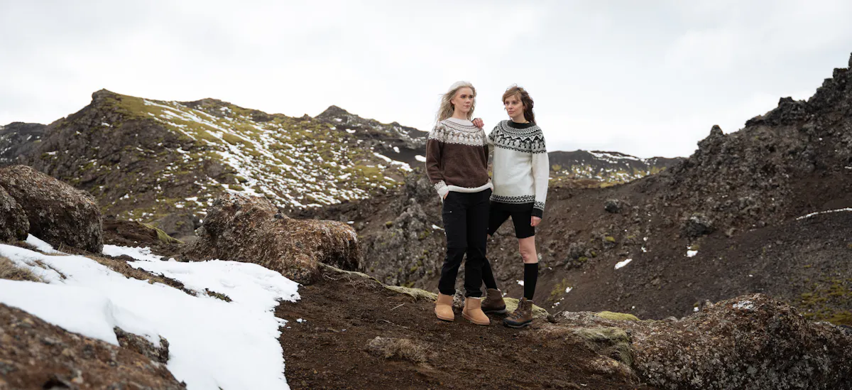 Women in woollen sweaters up the mountain