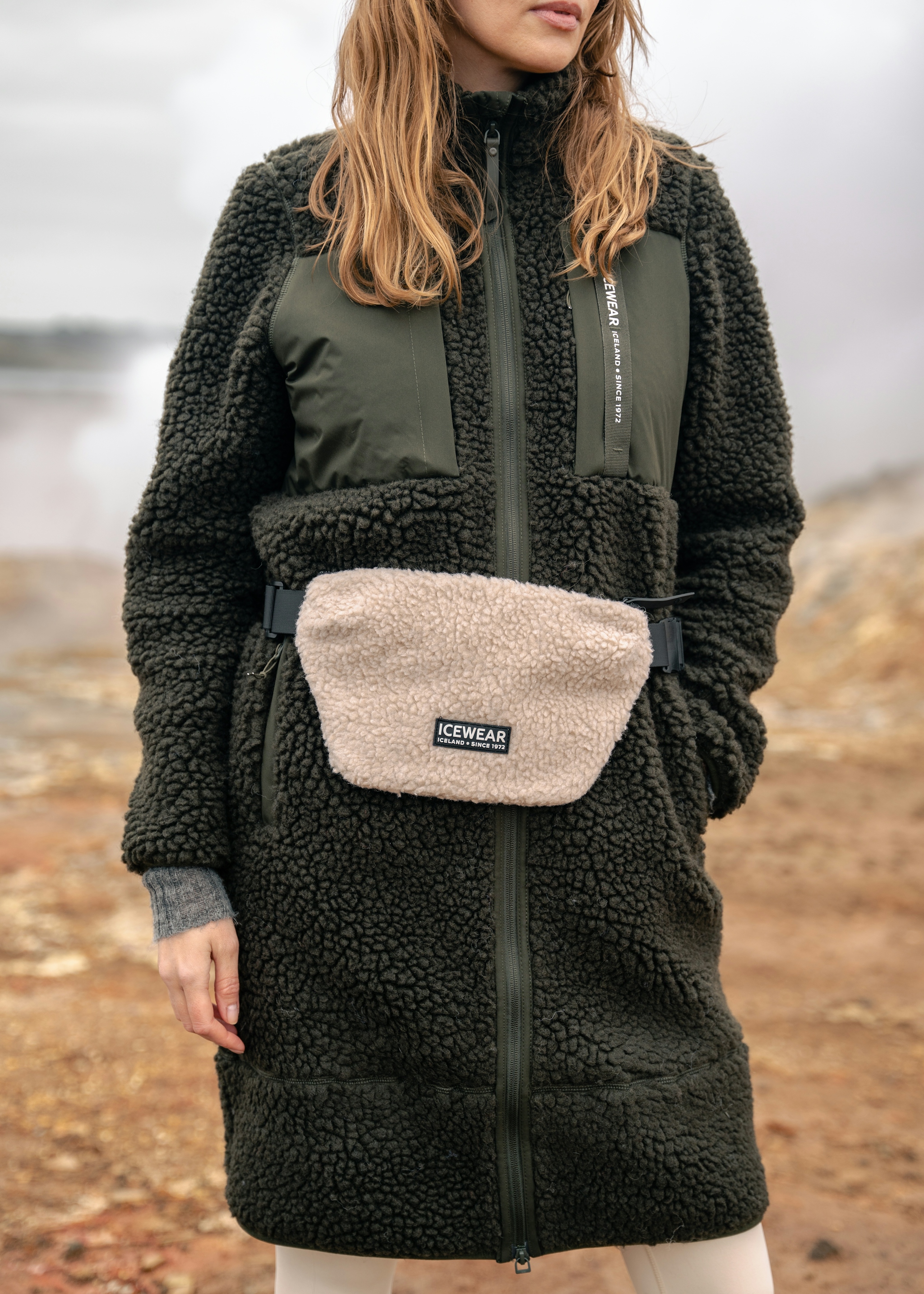 iceland-woman-wool-sweater_10.jpeg