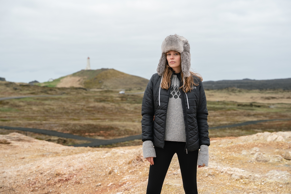 iceland-woman-outdoor-fur-hat-19.jpeg