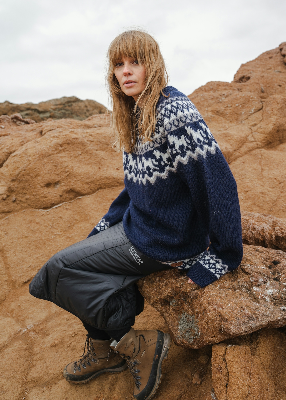 iceland-woman-wool-sweater_44-horse.jpeg