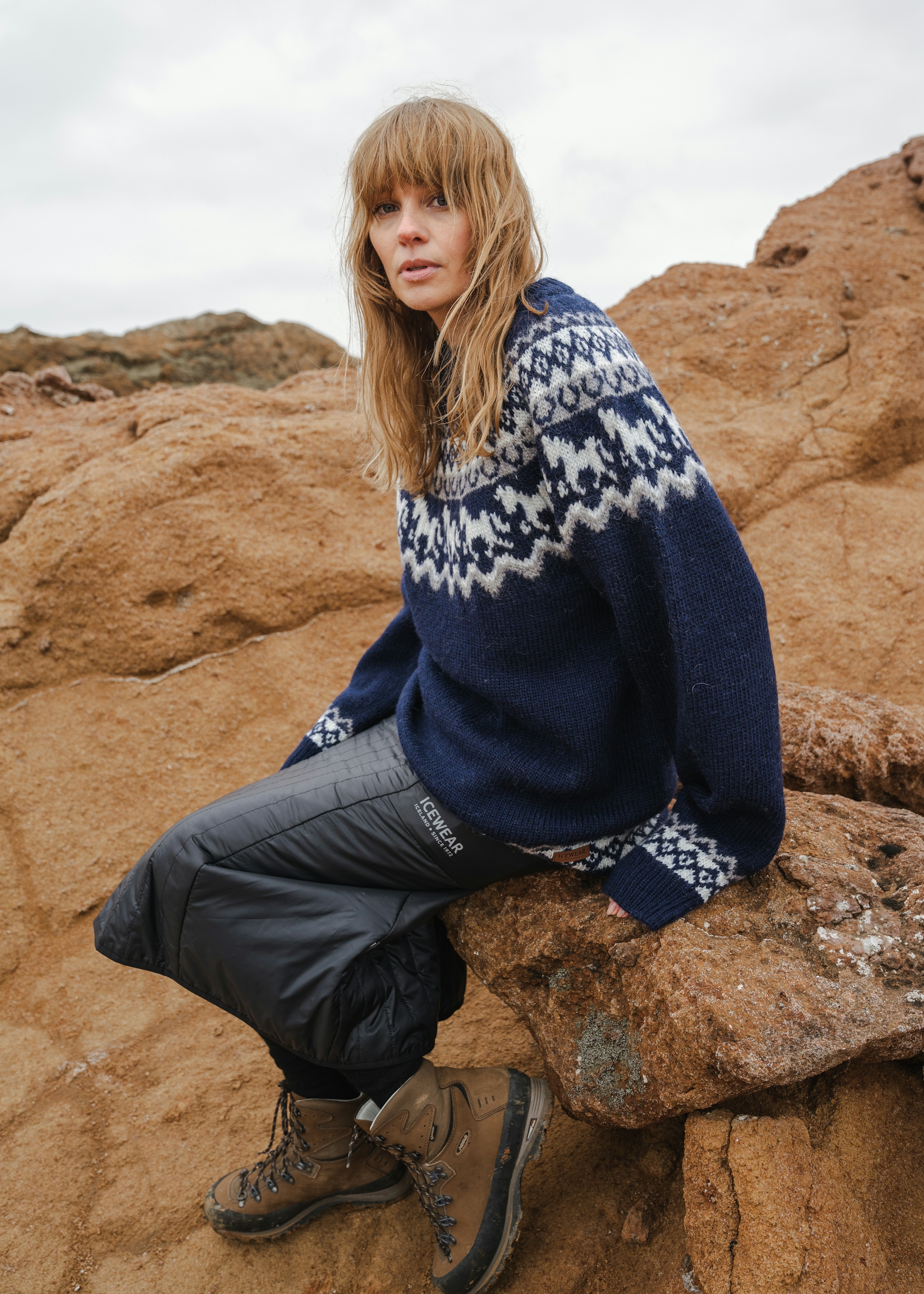 iceland-woman-wool-sweater_44-horse.jpeg