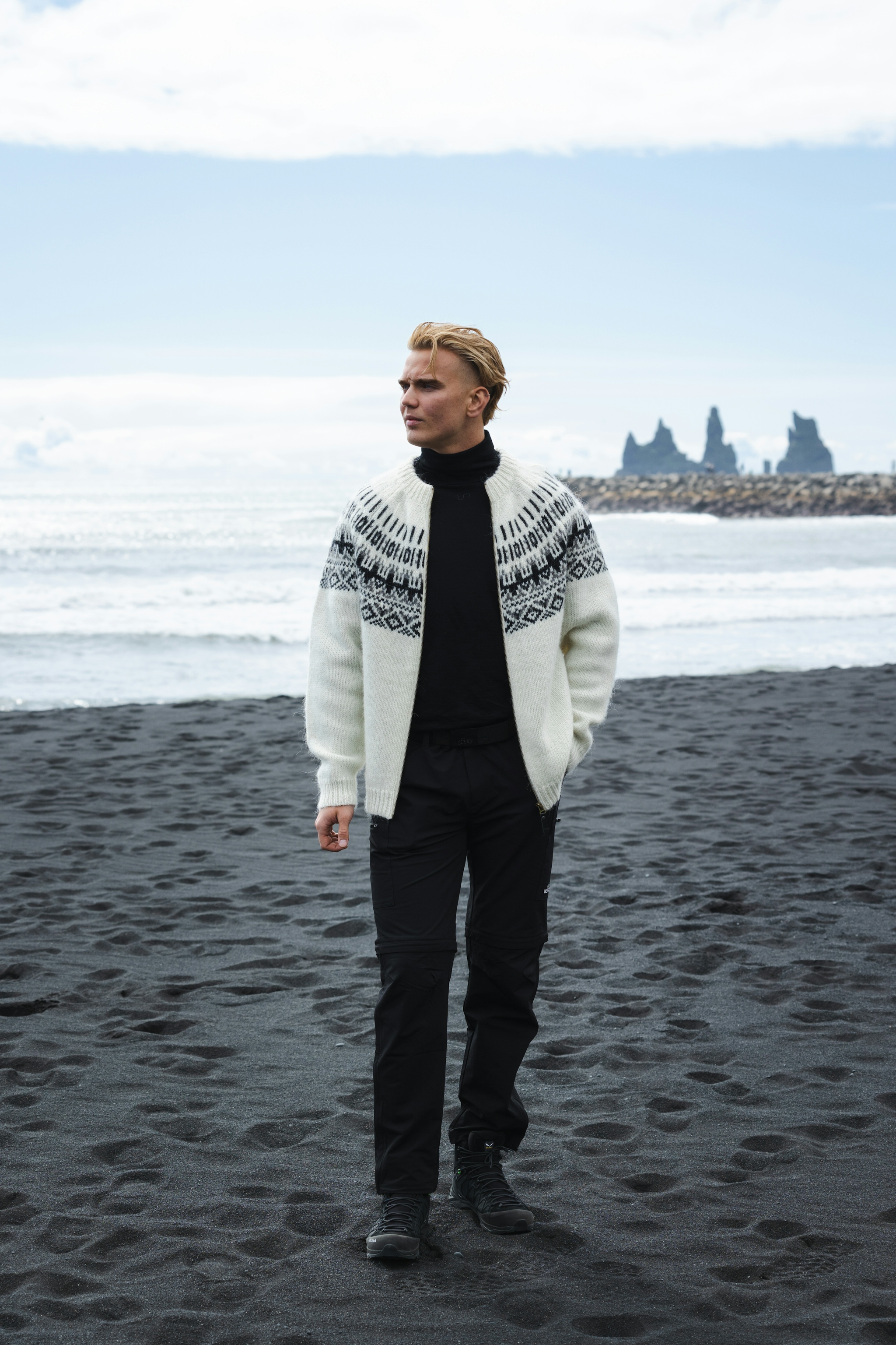 man-wool-sweater-insulated-pants-blackbeach-5.jpeg