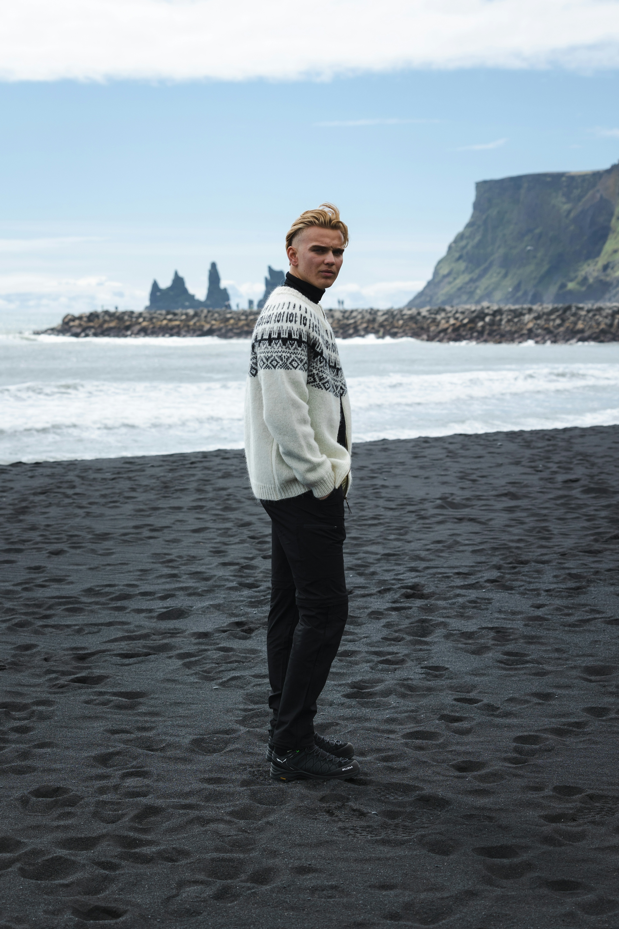man-wool-sweater-insulated-pants-blackbeach-2.jpeg