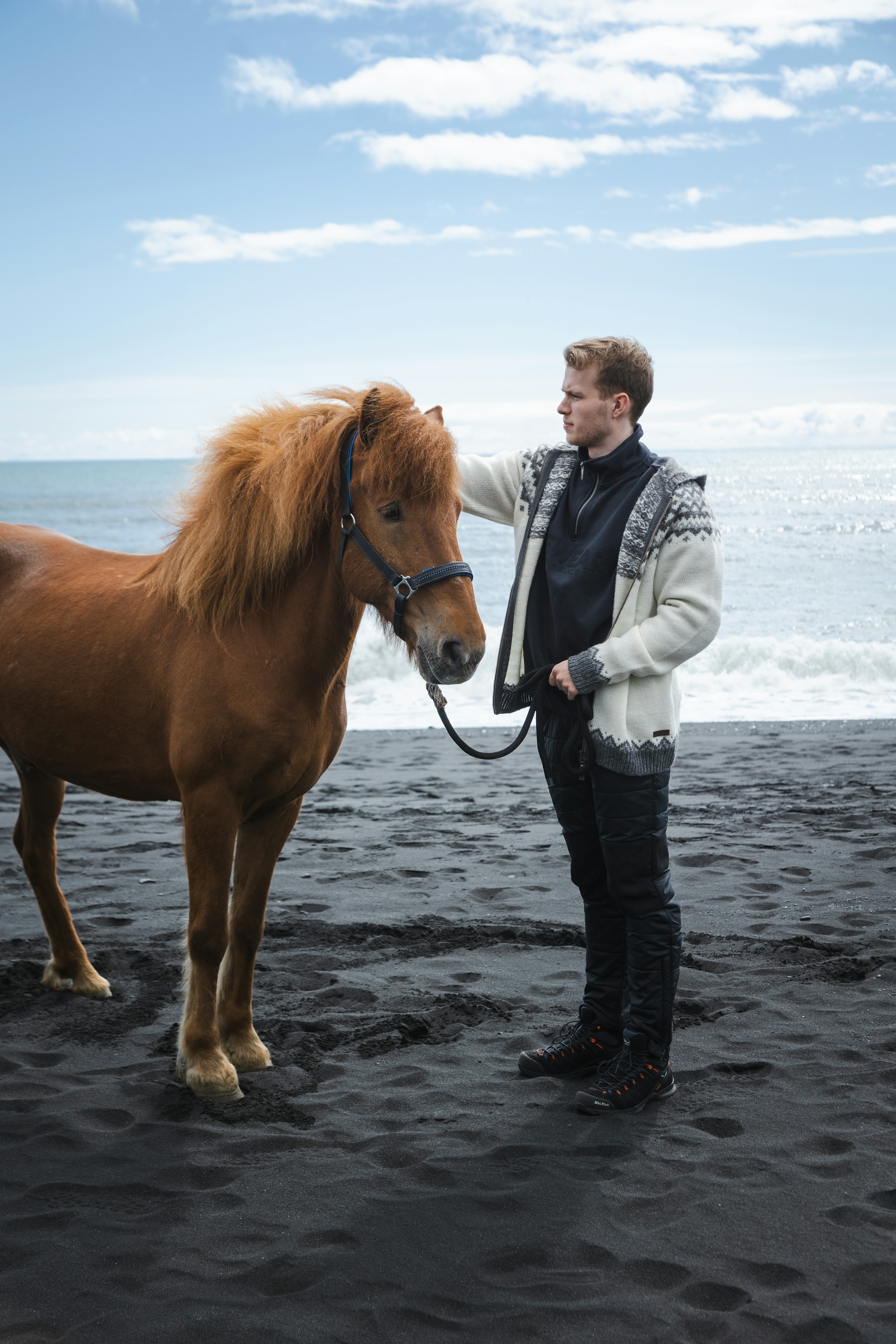man-icelandic-horse-wool-sweater-blackbeach.jpeg